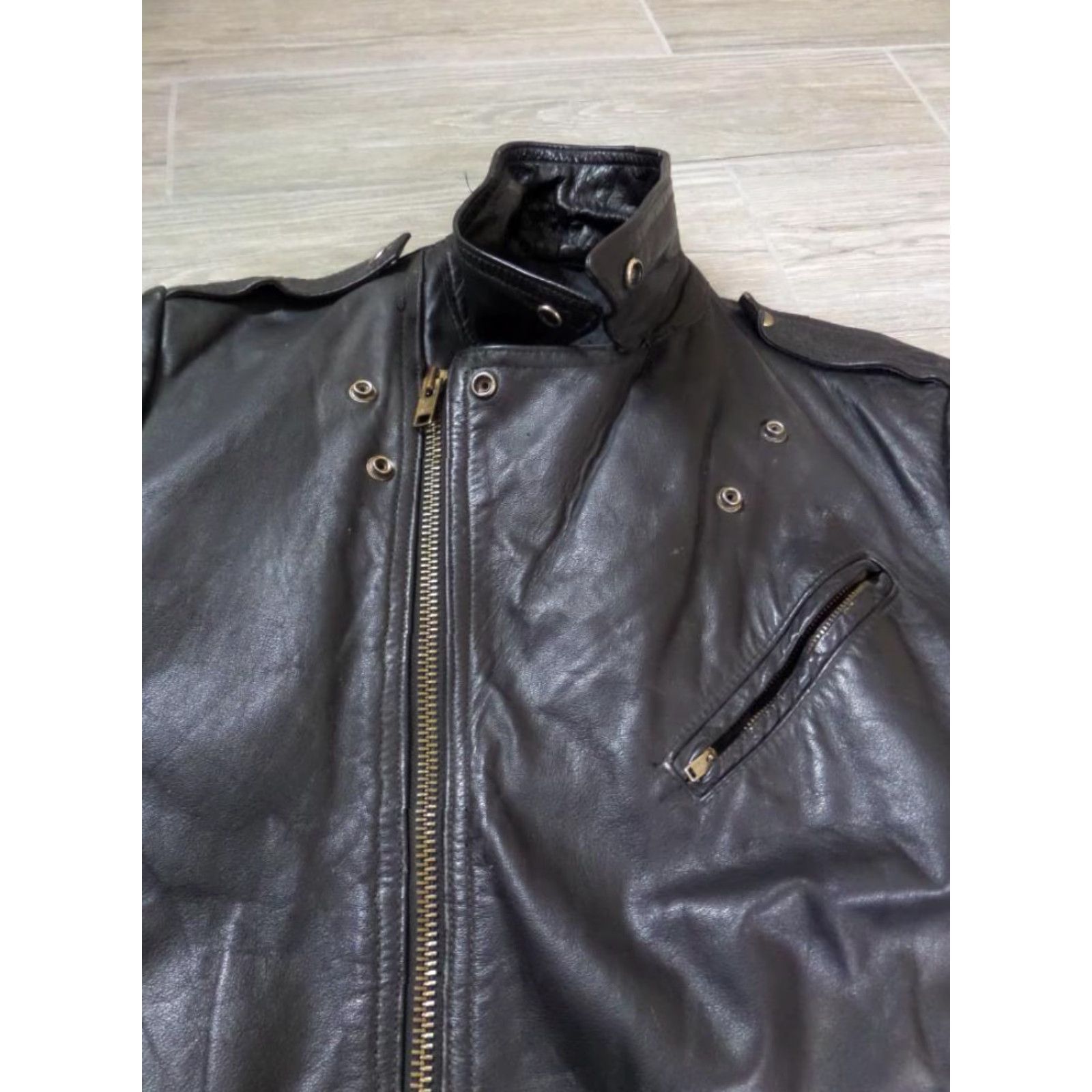 Vintage VINTAGE 1970s MOTORCYCLE Leather Jacket 40 patina CUSTOM Harley BIKER Mens Jacket Black Leather M 40-42 Patina Patina Vintage Motorcycle Jacket Mens Size US M / EU 48-50 / 2 - 7 Thumbnail