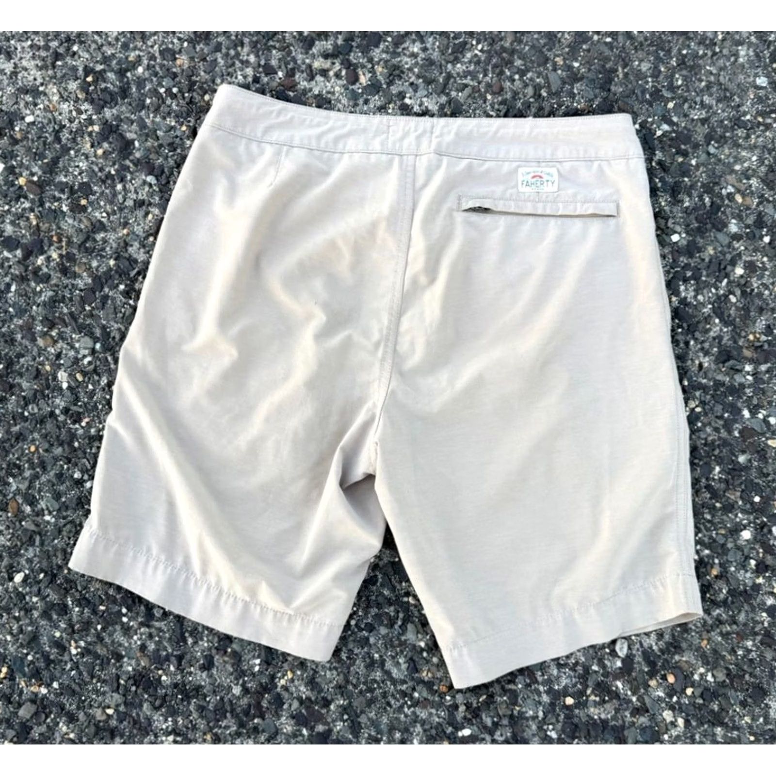 Faherty Faherty Mens Chino Shorts 31 Khaki Stretch Flat Front 9 Inseam All Day Casual Travel Size US 31 - 2 Thumbnail
