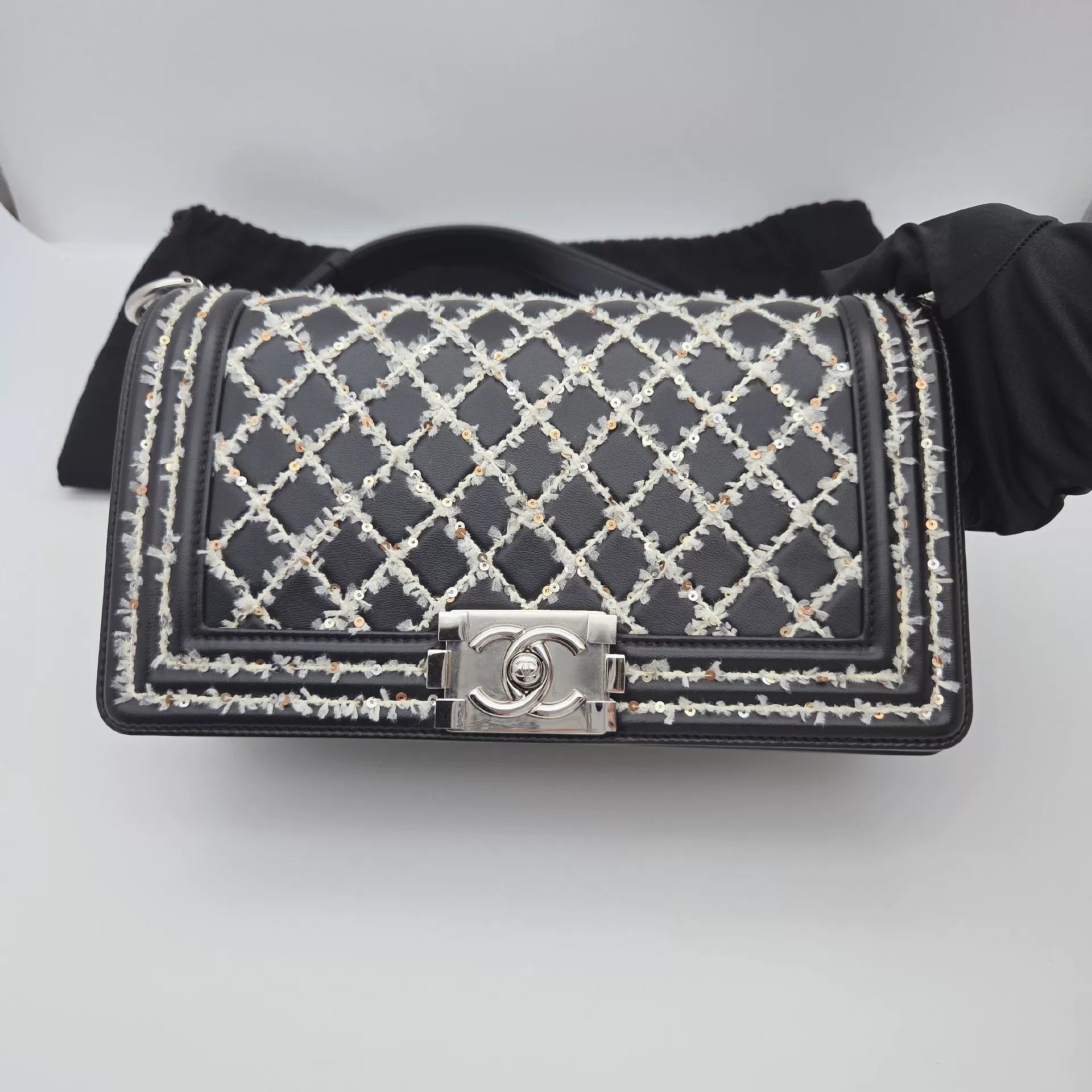 Chanel Pre-loved Bag Very good condition Size ONE SIZE - 1 Thumbnail