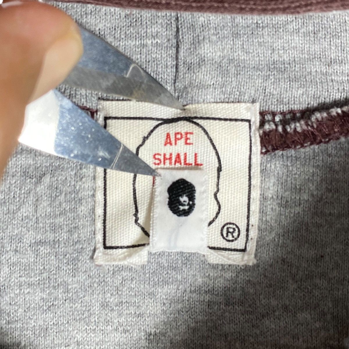 Bape Vintage BAPE Hoodie A Bathing Ape Brown College Logo Size US L / EU 52-54 / 3 - 9 Thumbnail