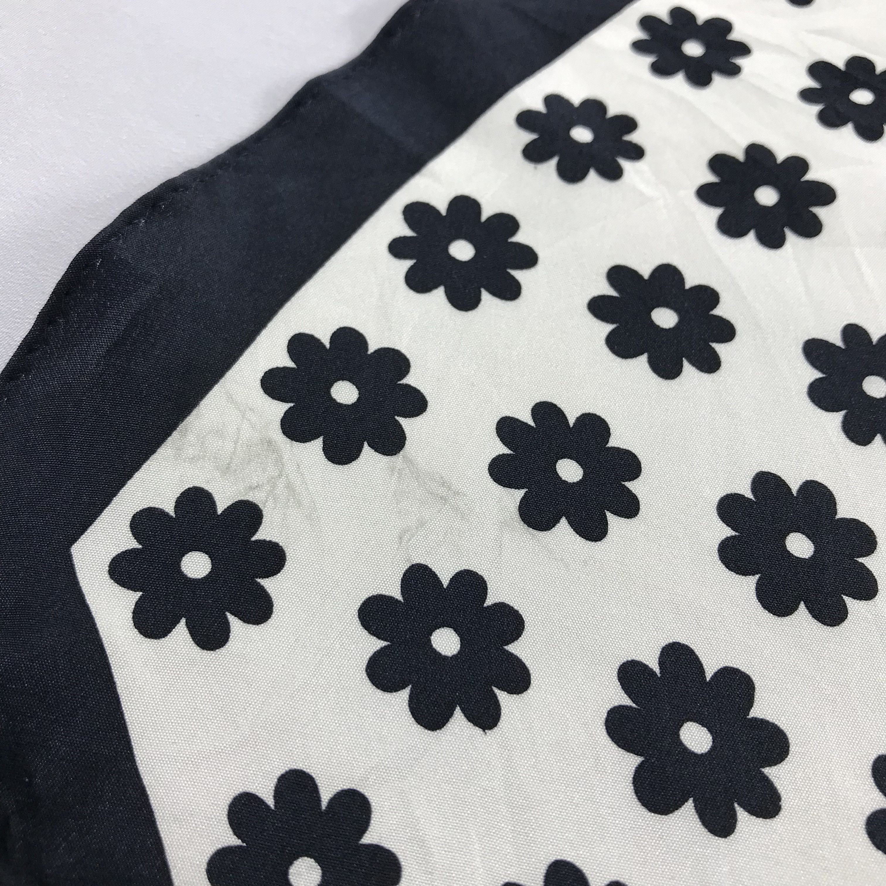 Hanae Mori Hanae Mori Floral Silk Scarf M179 Size ONE SIZE - 6 Thumbnail