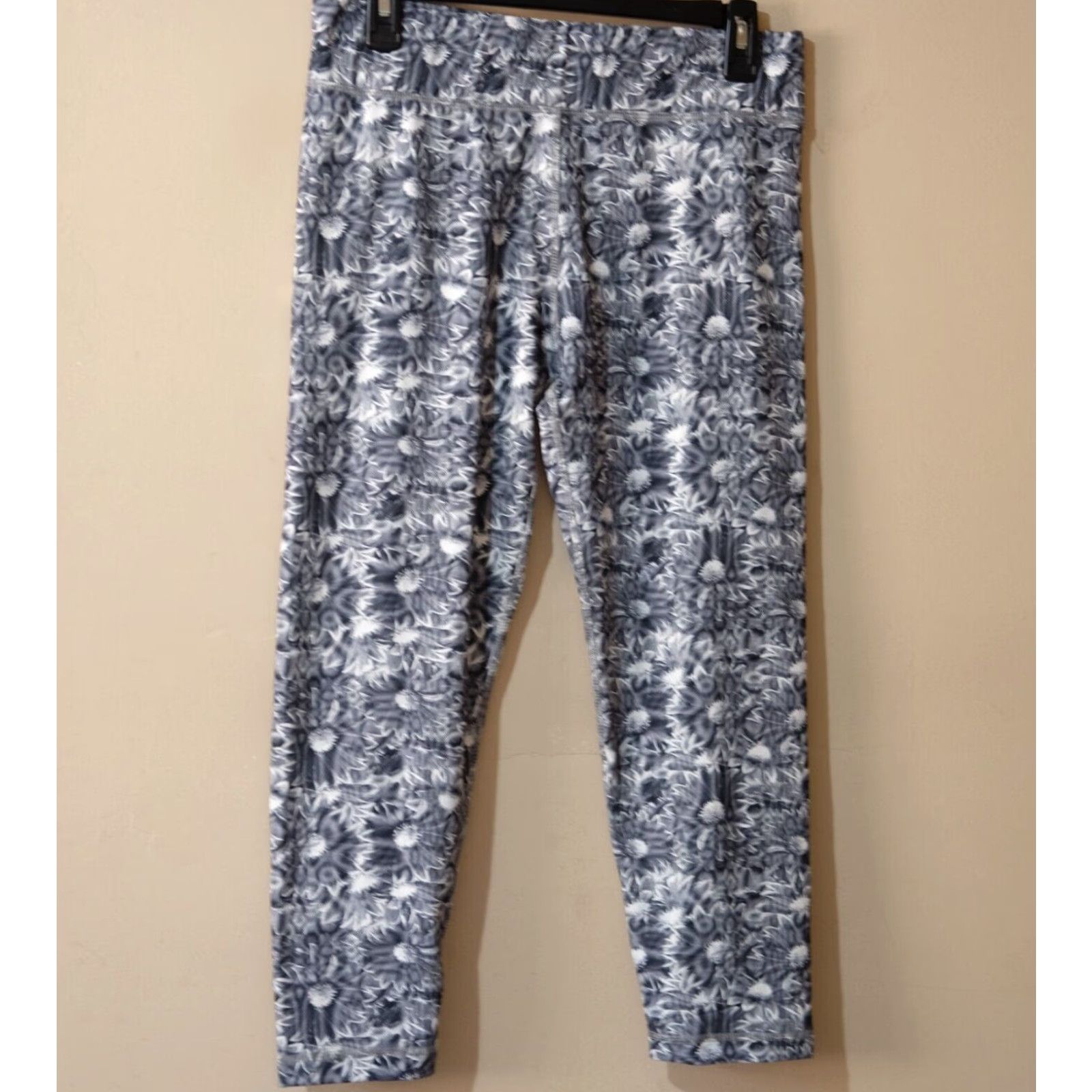 Vintage Velocity Active Capri Leggings Womens XL Black White Gray Size 30" / US 8 / IT 44 - 2 Thumbnail