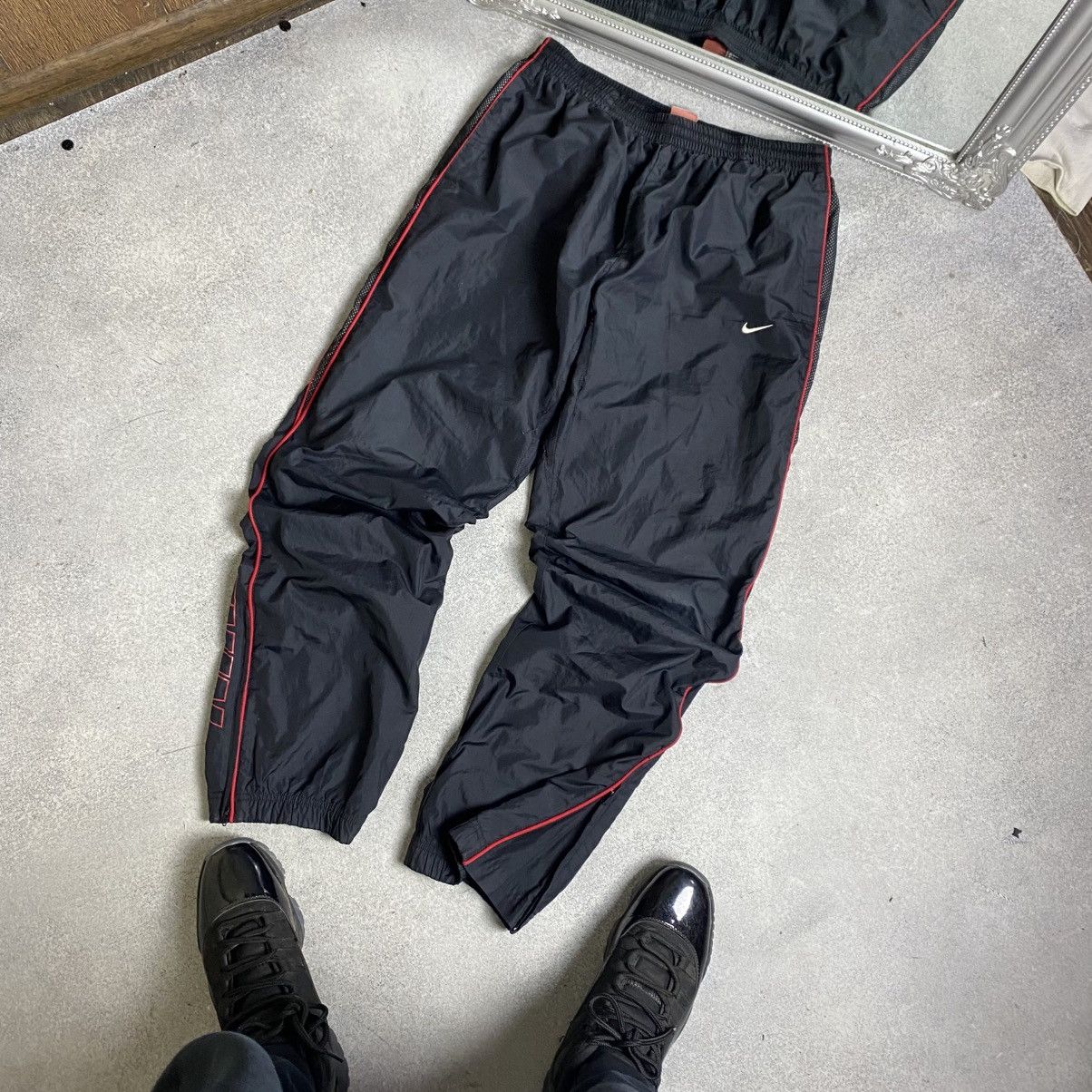 Nike Vintage Nike Track Pants Big Logo Size US 34 / EU 50 - 1 Thumbnail
