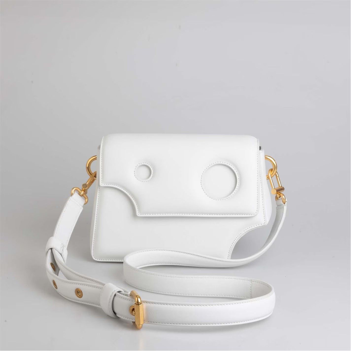 Off-White o1g2r1mq0225 Size: OS / Shoulder Bag in White Size ONE SIZE - 1 Thumbnail