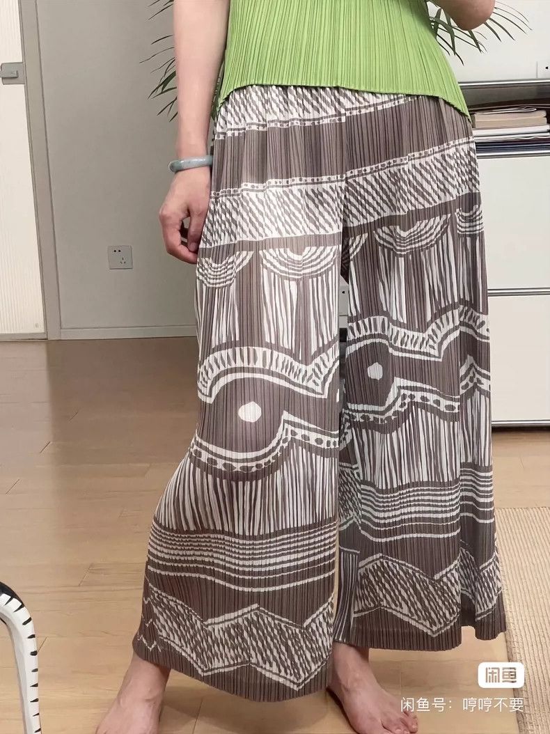 Issey Miyake Issey Miyake size:3 Brown pleated wide-leg pants Size 22" - 1 Thumbnail