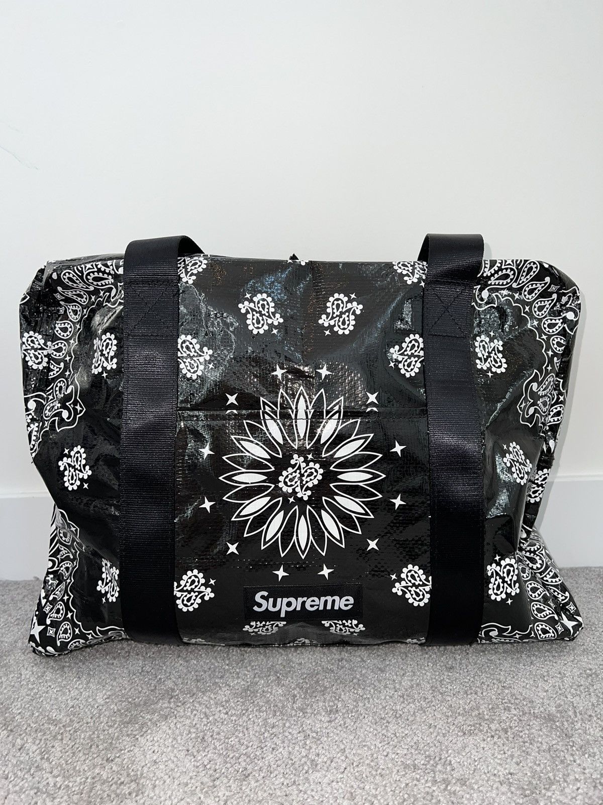 supreme bandana duffle bag バンダナ Bandana Tarp Large Duffle Bag – Supreme