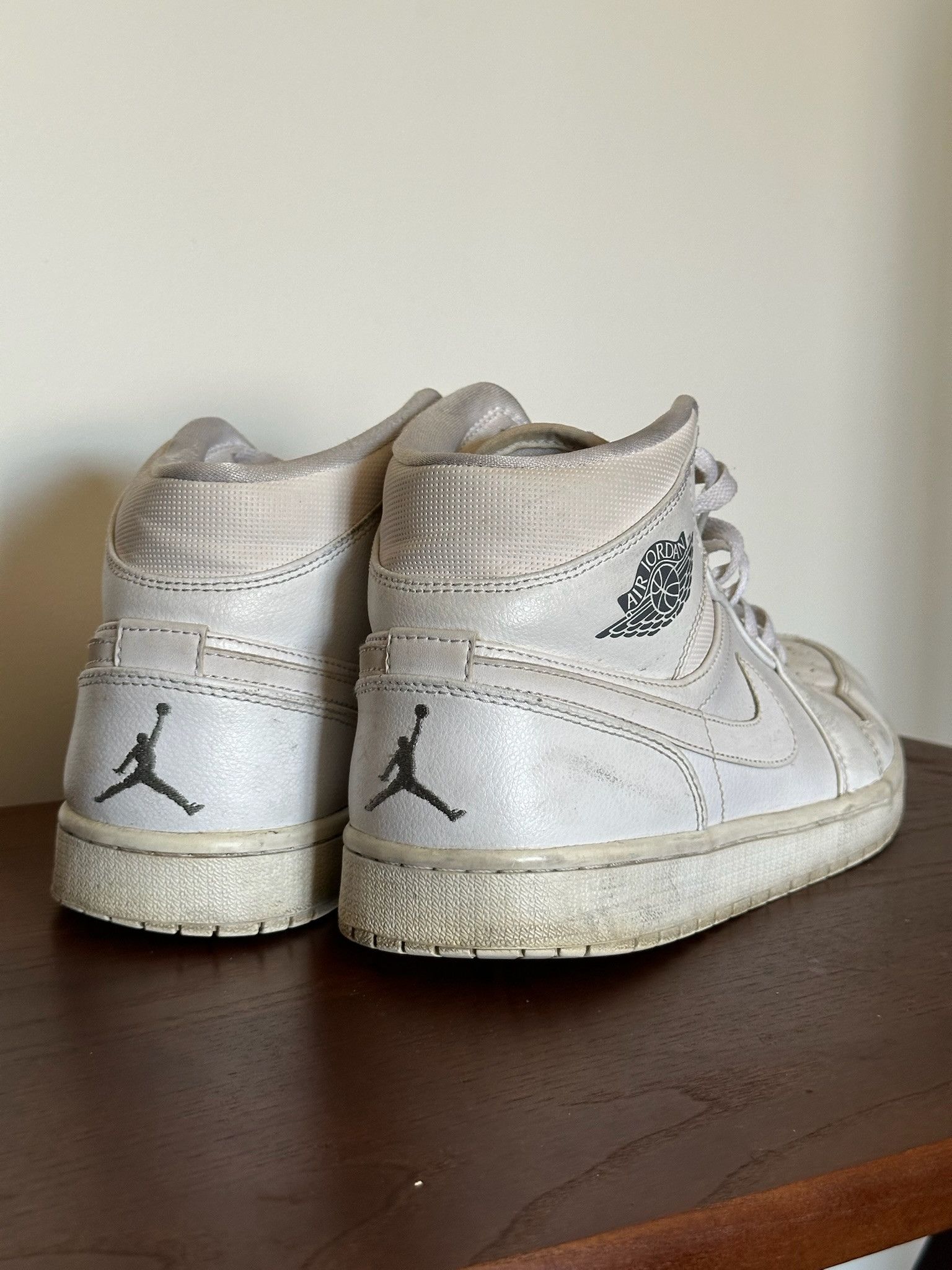 Jordan Brand Air Jordan 1 Mid "White Cool Grey" Size US 11 / EU 44 - 2 Thumbnail
