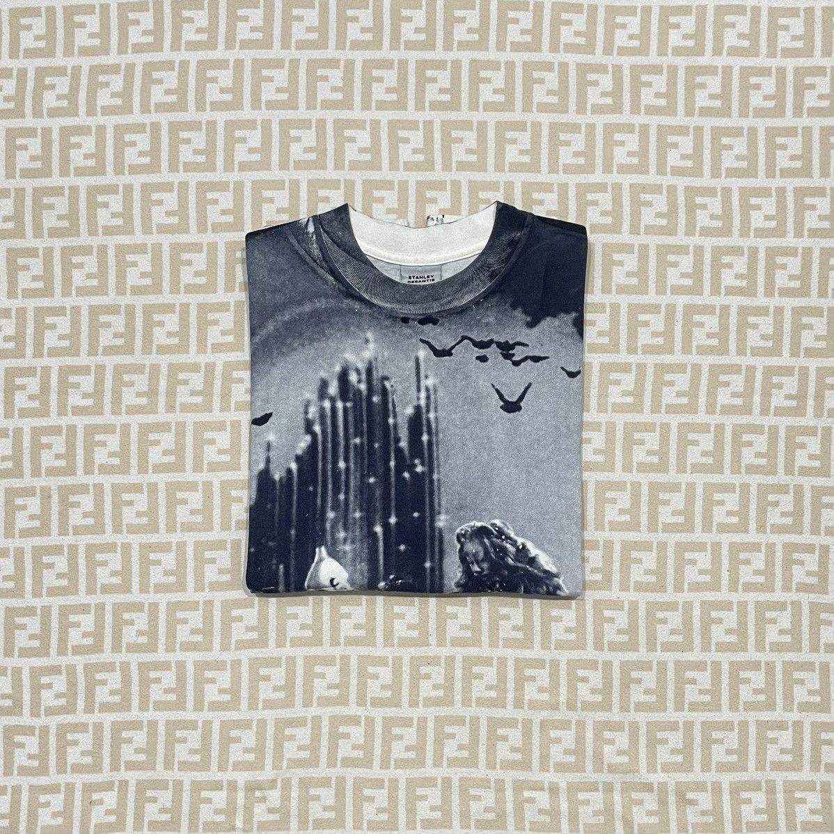 Vintage Vintage 90s Aop Wizard Of Oz Tee Size US XL / EU 56 / 4 - 1 Thumbnail