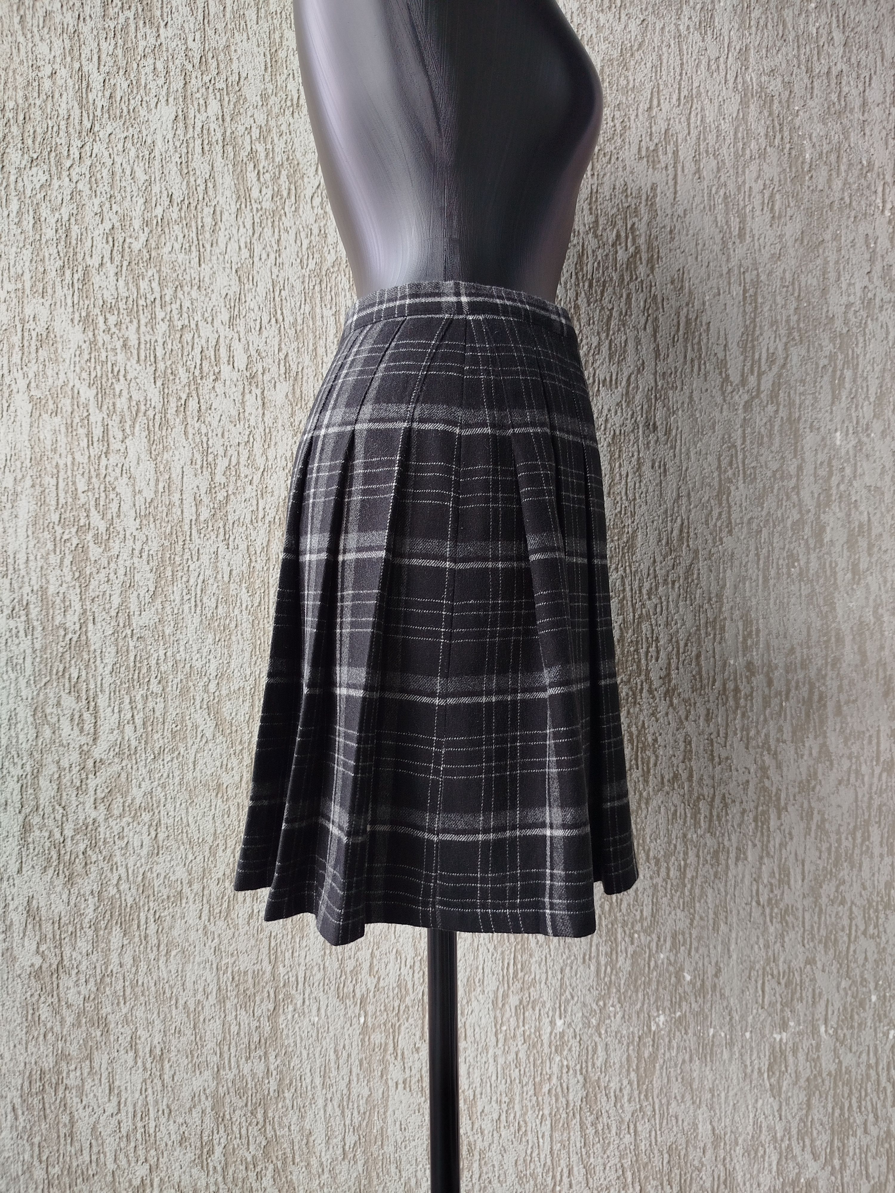 Fred Perry Wrap Skirt Kilt Plaid Pleated Wool Tartan Vintage Italy 40/S Size 27" / US 4 / IT 40 - 5 Thumbnail