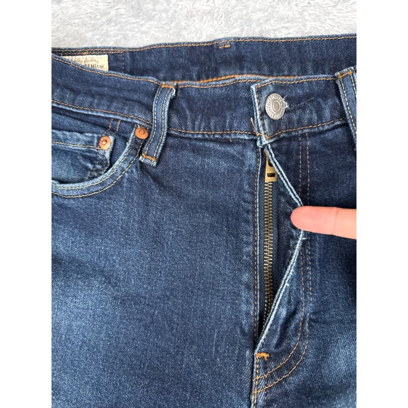 Levi's Levis 512 Jeans Denim Blue Distressed 31x30 Regular Fit 5-Pocket Cotton Button Closure Mens Jeans Size US 33 - 5 Thumbnail