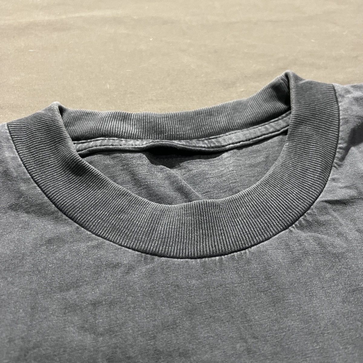 Vintage 90s The Invisible Circus Movie Tee Distressed Faded Thrashed Size US S / EU 44-46 / 1 - 4 Thumbnail