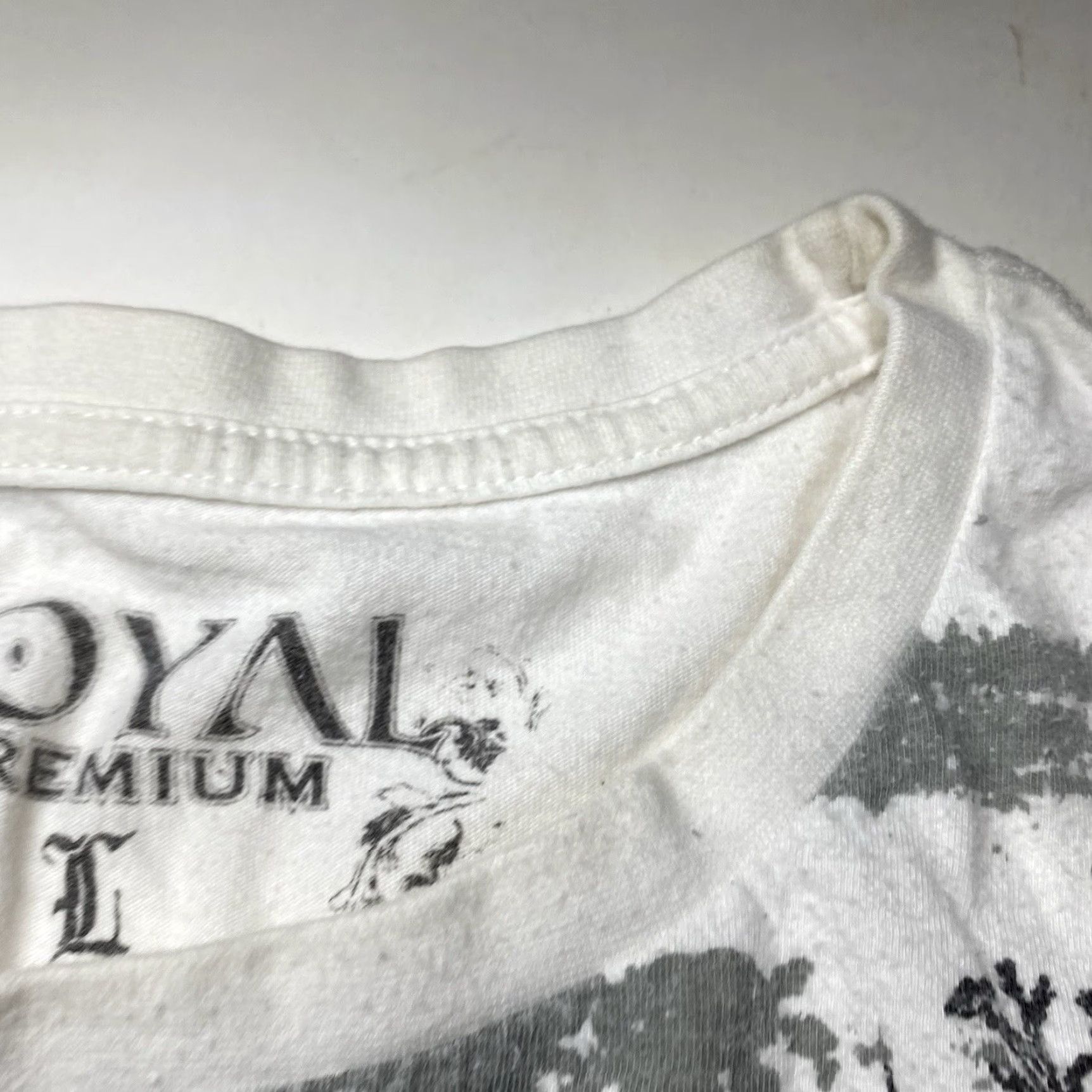 Affliction VINTAGE Royal Premium T-Shirt Men L White Graphic Grunge Crew Neck Short Sleeve 90s Style Size US L / EU 52-54 / 3 - 4 Thumbnail