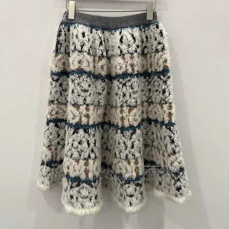 Chanel Chanel Women's White Wool Skirt . Size 22" - 2 Thumbnail