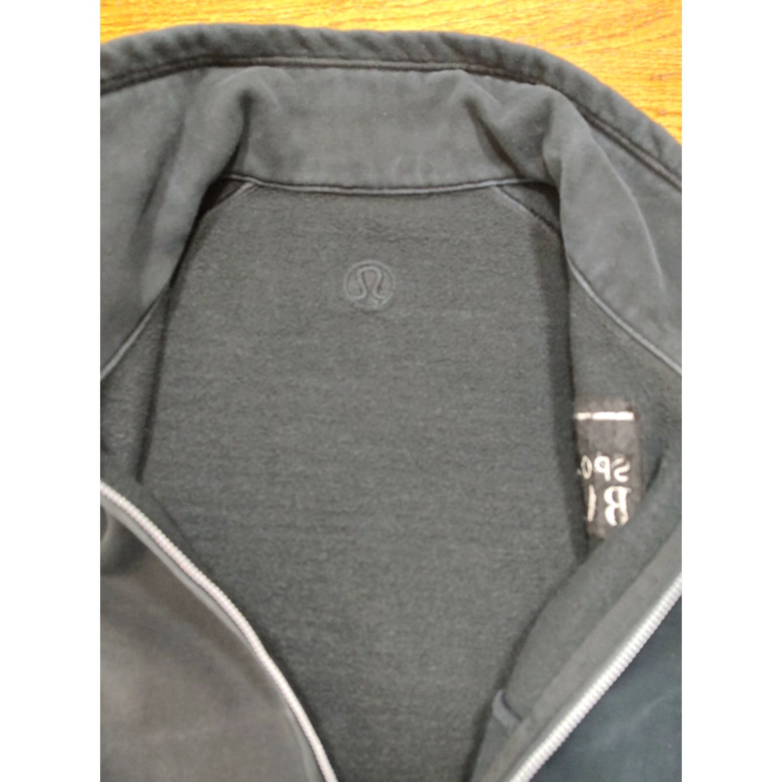 Lululemon Lululemon Jacket Womens 4 Black Radiant Jacket Thumbholes Full Zip Yoga Size S / US 4 / IT 40 - 4 Thumbnail