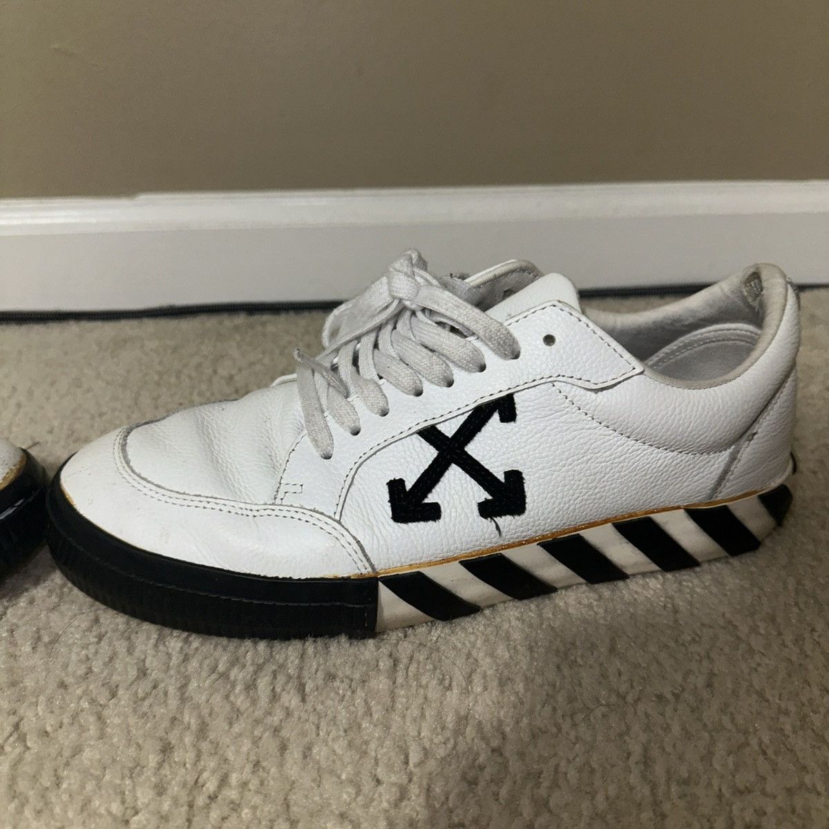 Off-White Off-White Vulcanized Low Black and White Sneakers Size US 10 / EU 43 - 3 Thumbnail