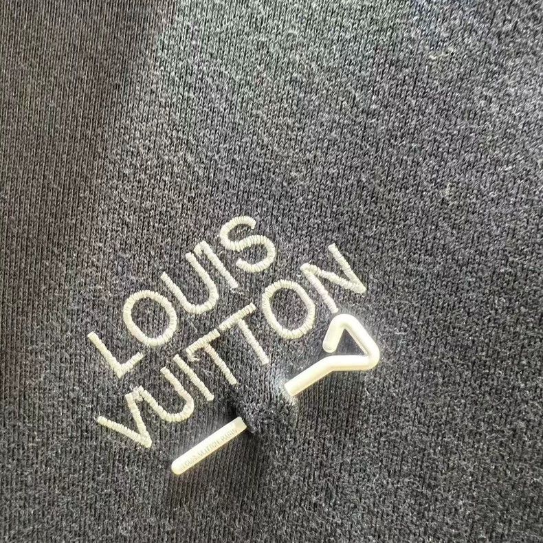 Louis Vuitton Louis Vuitton 23 New Pin Embroidered Logo Hoodie Size US XL / EU 56 / 4 - 4 Thumbnail