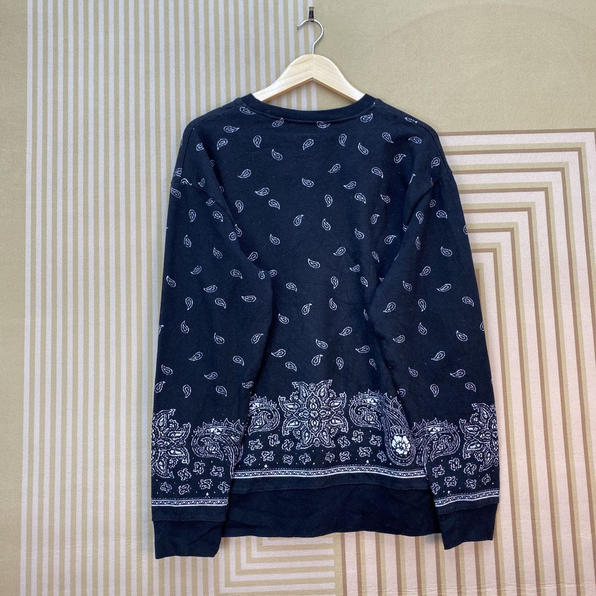 Zara 🫶 Zara crewneck sweatshirt paisley bandanna printed P Size M / US 6-8 / IT 42-44 - 2 Thumbnail