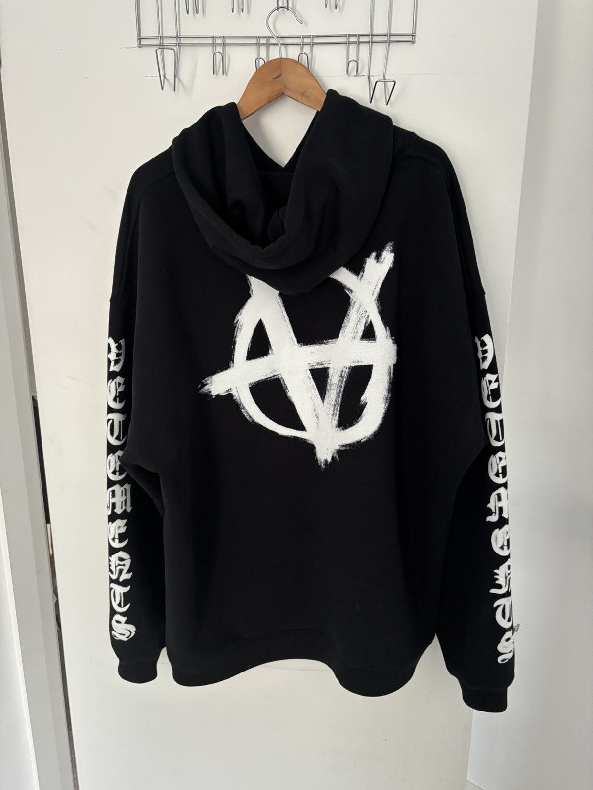 Vetements vetements double anarchy hoodie Size US XL / EU 56 / 4 - 2 Thumbnail