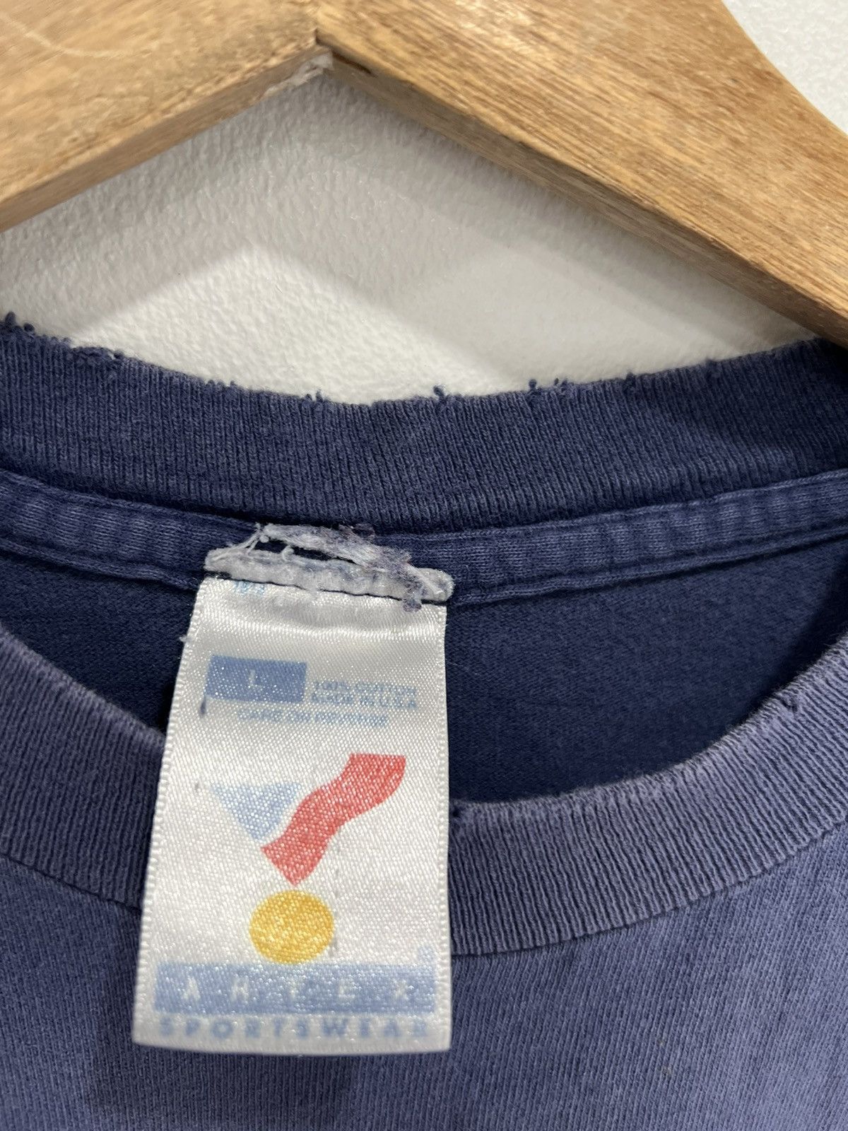 Vintage Vintage 90s Cleveland Indians Thrashed sun faded tee shirt Size US L / EU 52-54 / 3 - 5 Thumbnail
