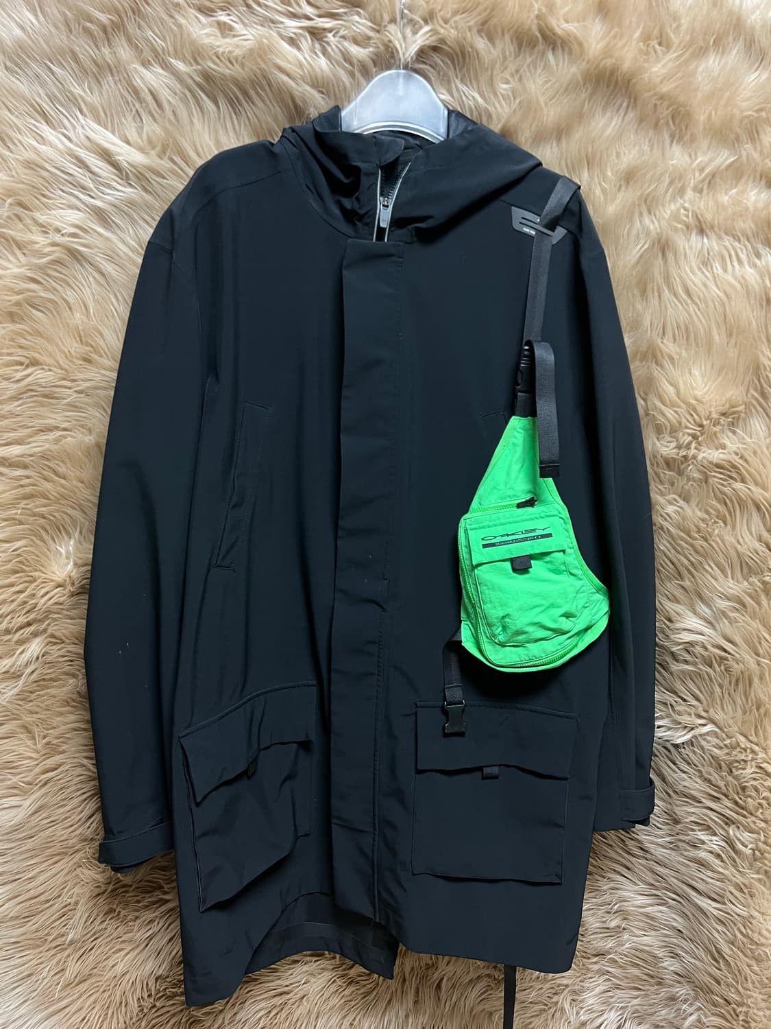 Oakley Oakley shell jacket raincoat + bag Size US L / EU 52-54 / 3 - 1 Thumbnail