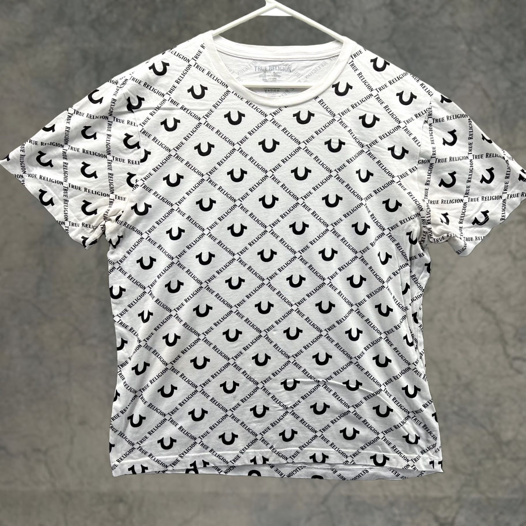 True Religion True Religion Shirt Mens 2XL White Allover Horseshoe Logo Graphic Tee Tagless Shirt Mens 2XL White Graphic Print Logo Tee Size US XXL / EU 58 / 5 - 1 Thumbnail
