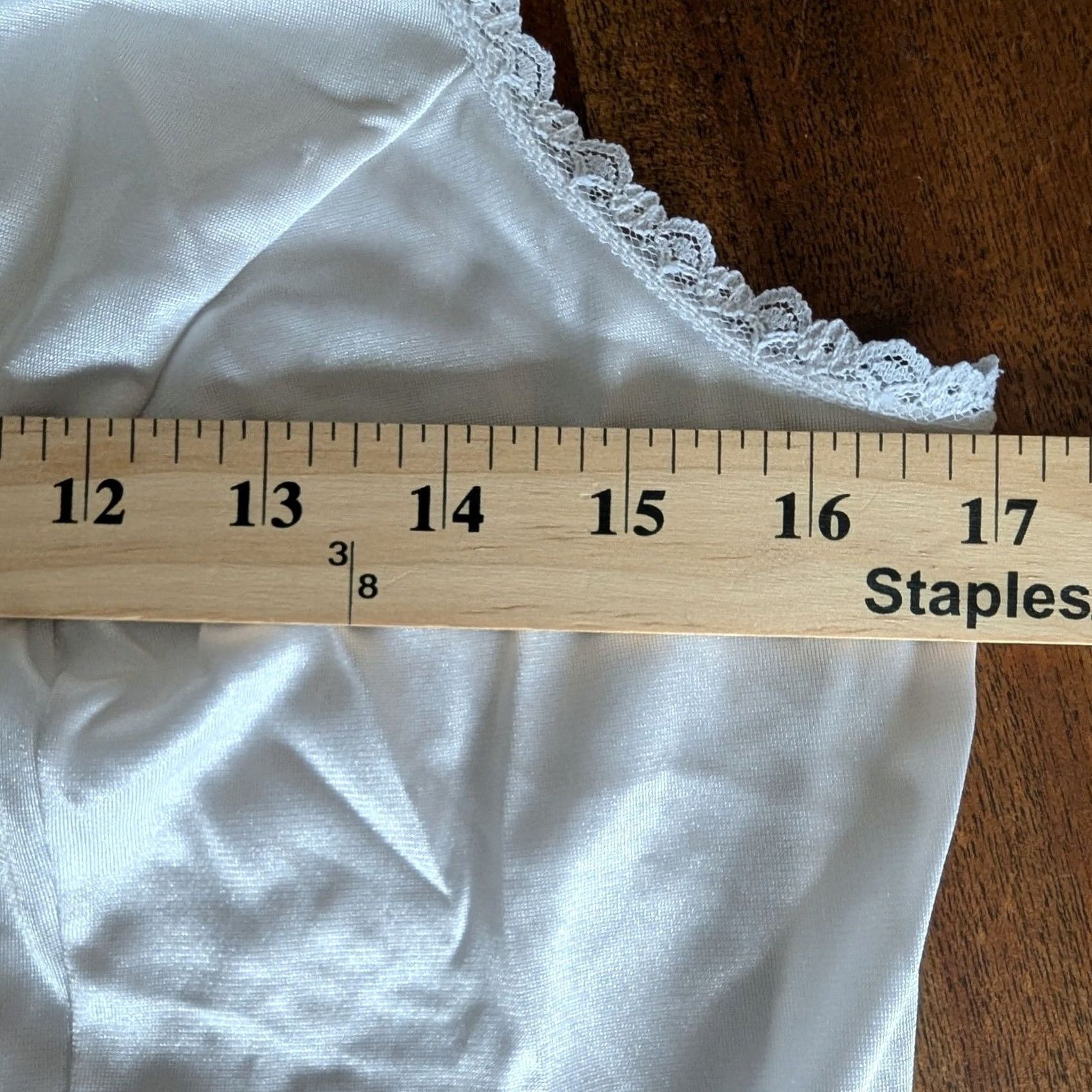 Vintage VINTAGE Velrose White Lace Trim Camisole Shell VNeck Scoop Back Tank Top Bridal S/M Womens Size M / US 6-8 / IT 42-44 - 4 Thumbnail