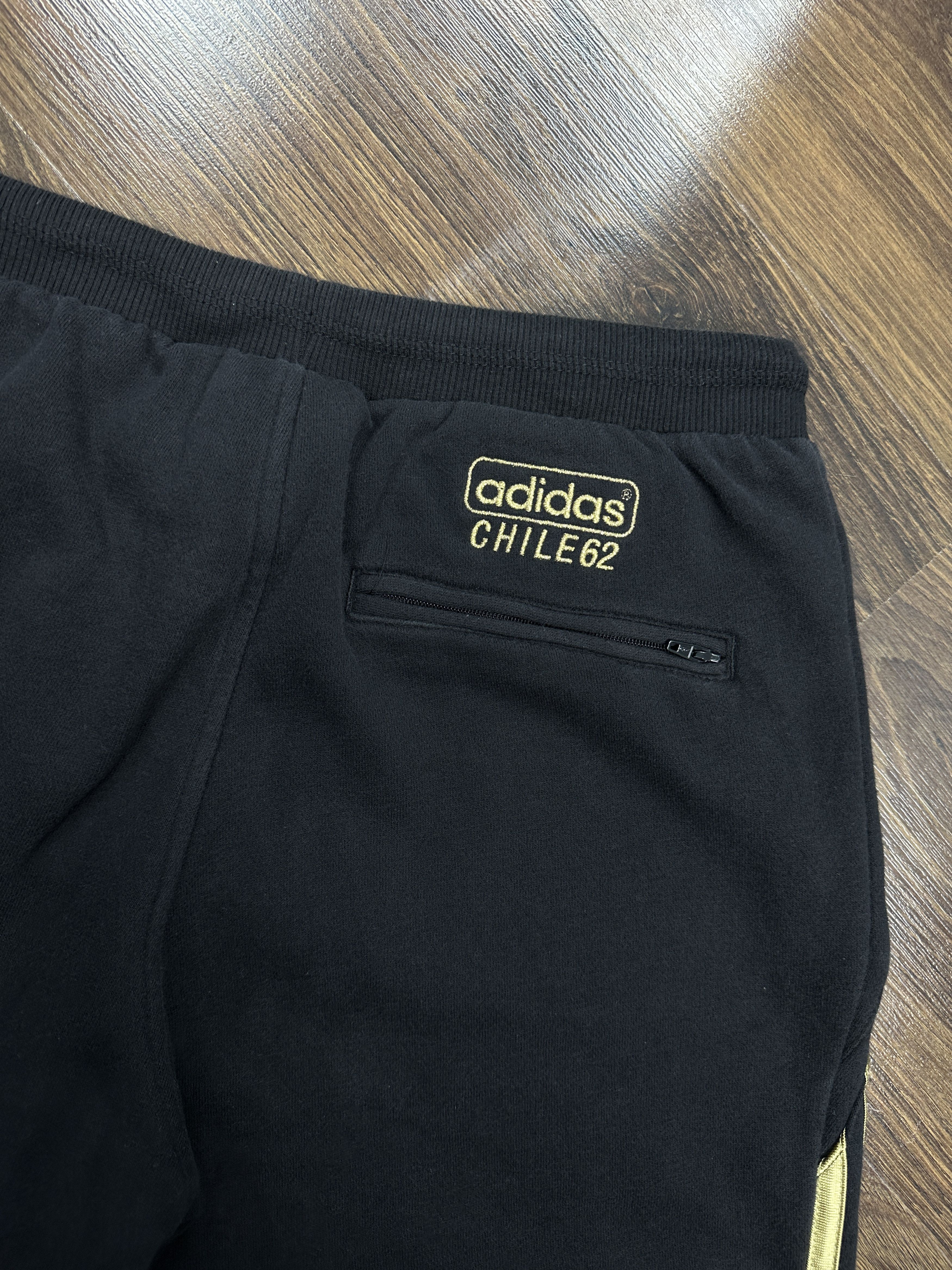 Adidas Adidas Chile 62 sweatpants cotton track pants Size US 30 / EU 46 - 3 Thumbnail