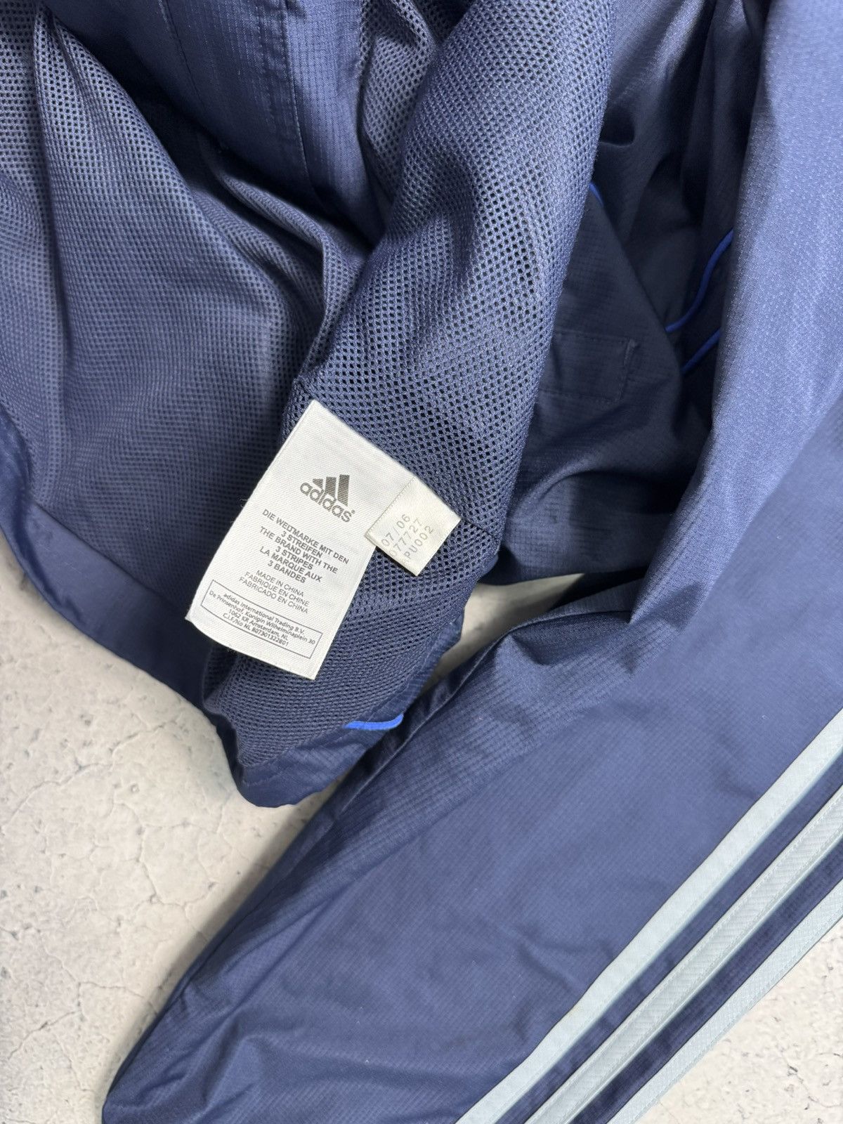 Adidas Adidas FC Chelsea Y2K Nylon Football Jacket Vintage Size US L / EU 52-54 / 3 - 10 Thumbnail