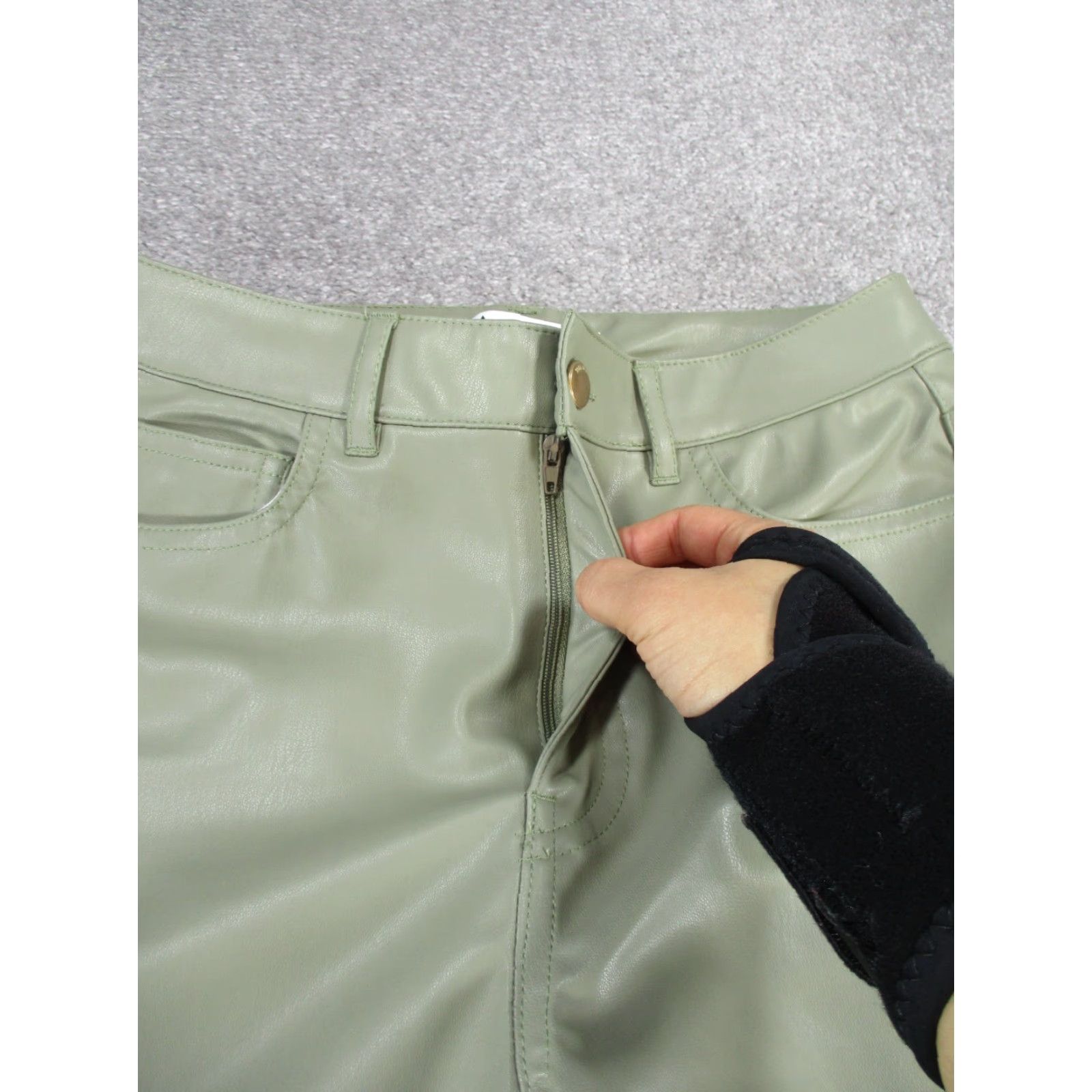 Zara Zara Pants Womens 4 Khaki Faux Leather Straight Leg Dress Pants Beige 4 Womens Mens? Size 27" / US 4 / IT 40 - 4 Thumbnail