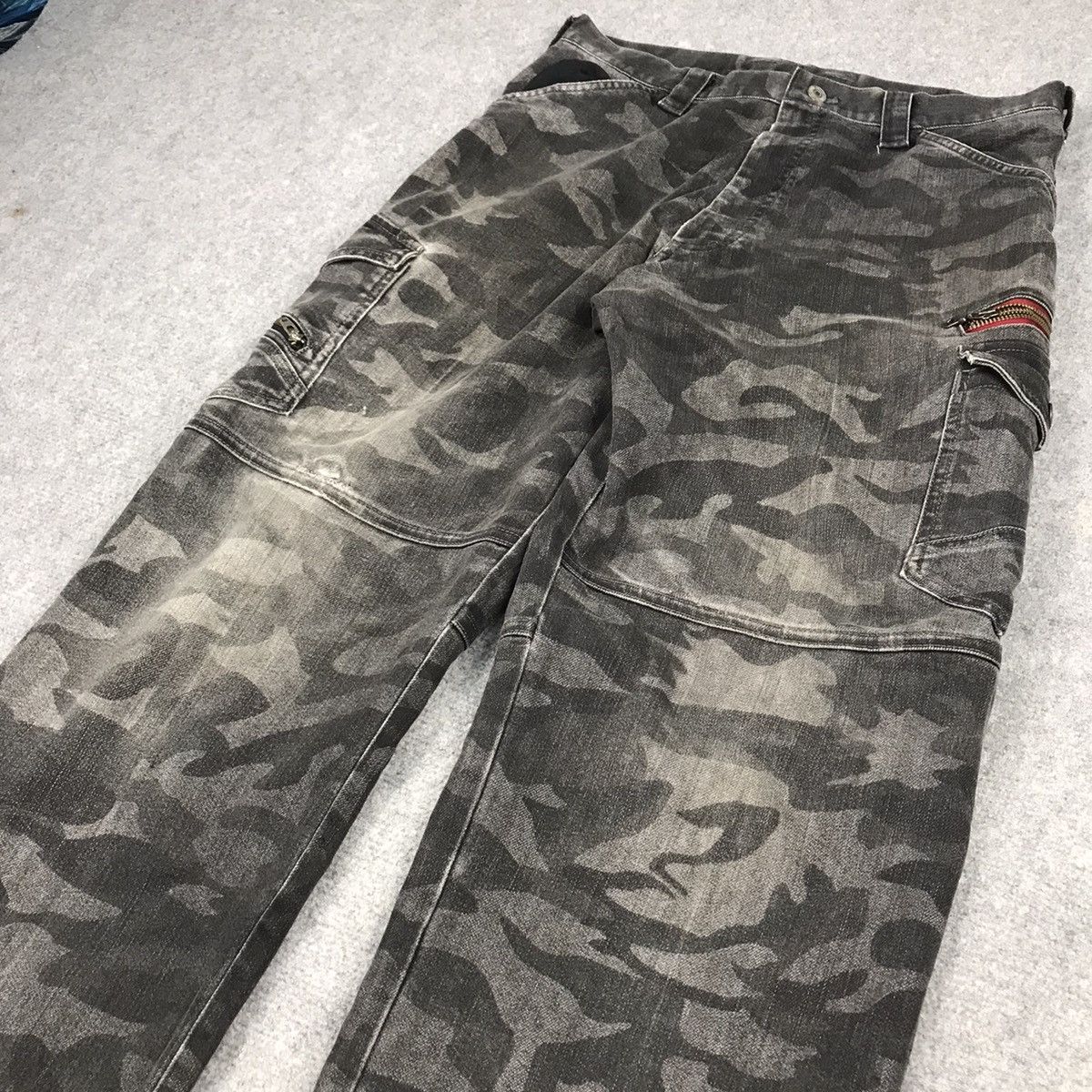 Japanese Brand JAPANESE CARGO POCKET BLACK CAMO FADED PANTS Size US 30 / EU 46 - 3 Thumbnail