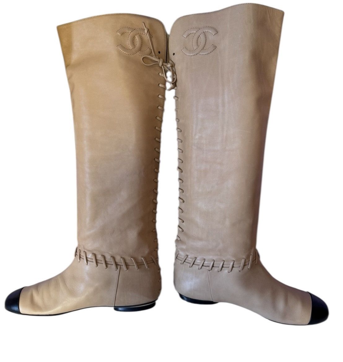 Chanel riding beige black boots with lave detail