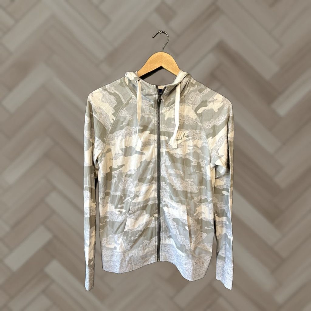 Nike Nike Sportswear Womens Gray Camo Full Zip Hooded Jacket Jacket Small Gray Womens Nike Sportswear Full Zip Hooded Jacket S Womens Size S / US 4 / IT 40 - 1 Thumbnail