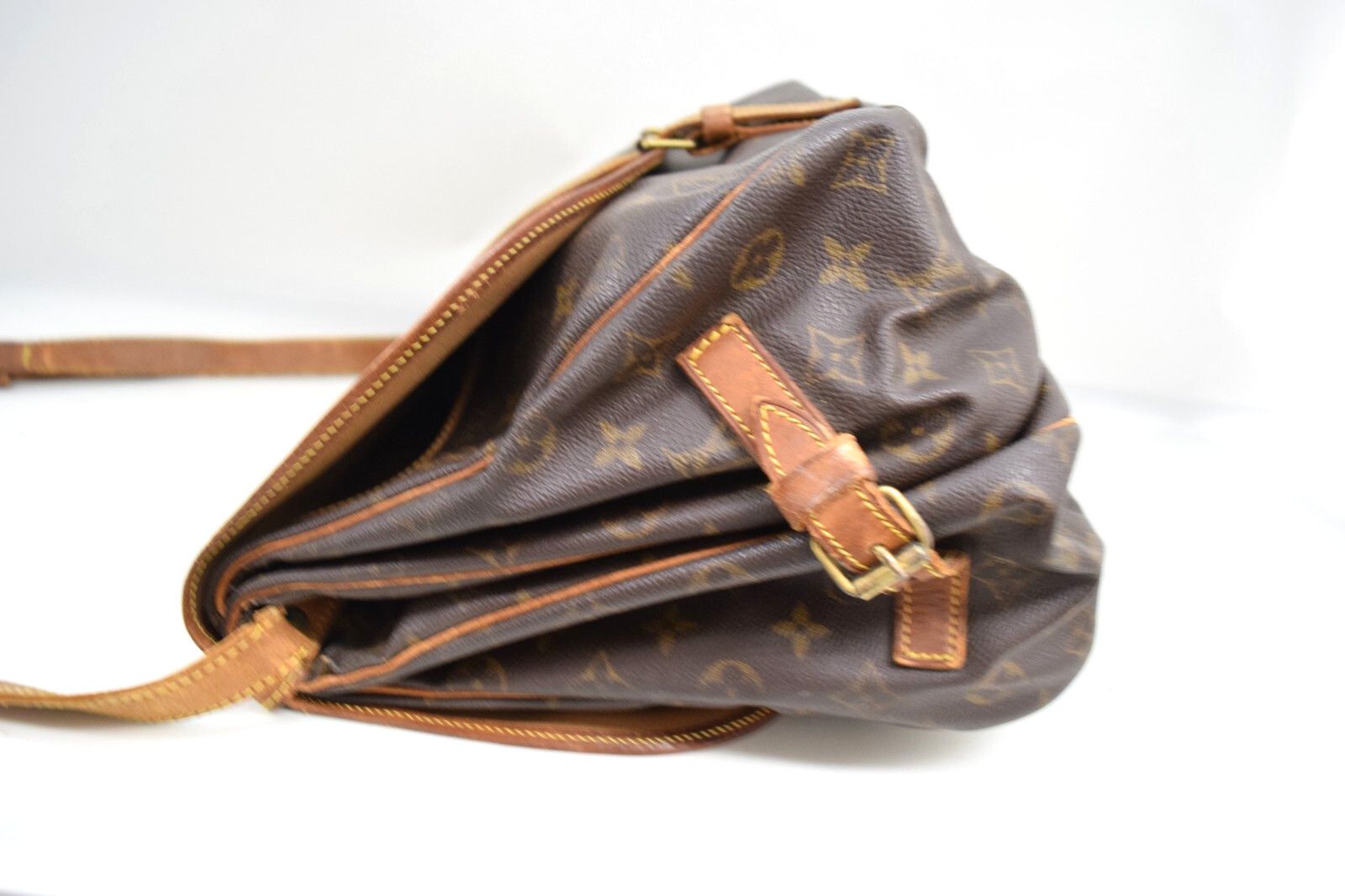 Louis Vuitton Louis Vuitton Saumur 35 Crossbody Monogram Canvas M42254 Size ONE SIZE - 5 Thumbnail