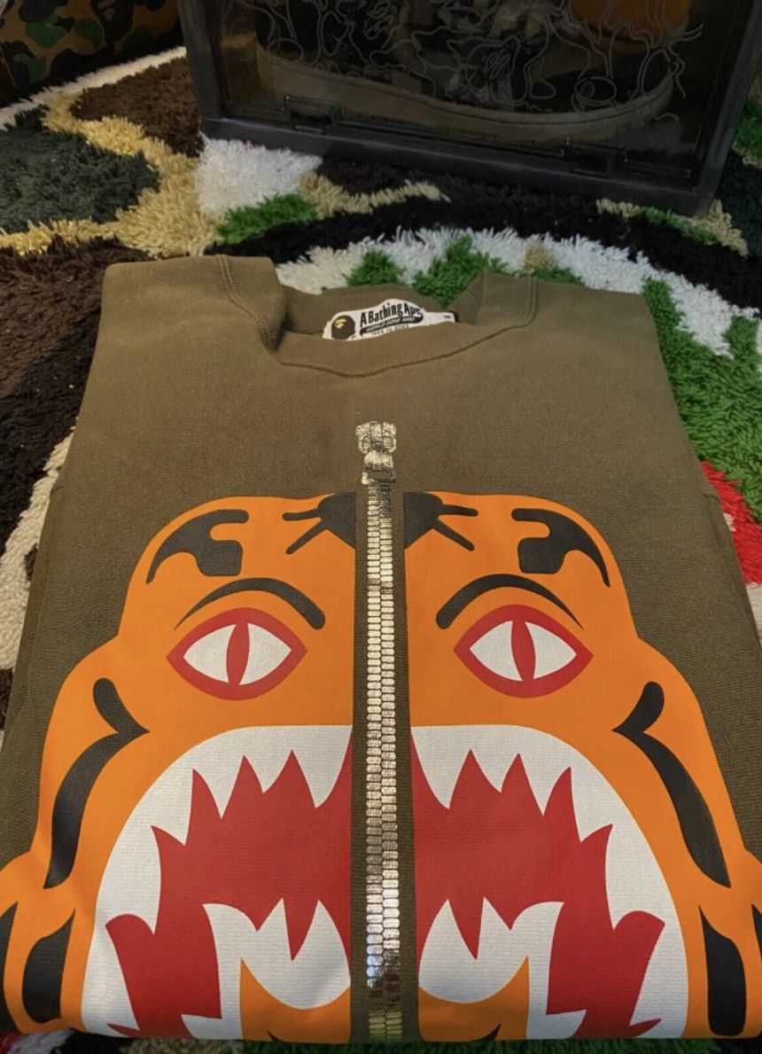 Bape Bape Tiger Heavy Weight Olive Crewneck SIZE M Size US M / EU 48-50 / 2 - 1 Thumbnail