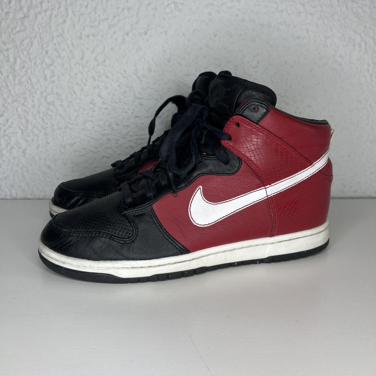 Vintage Nike Dunk SB High Supreme Varsity Bred Sneakers Shoe