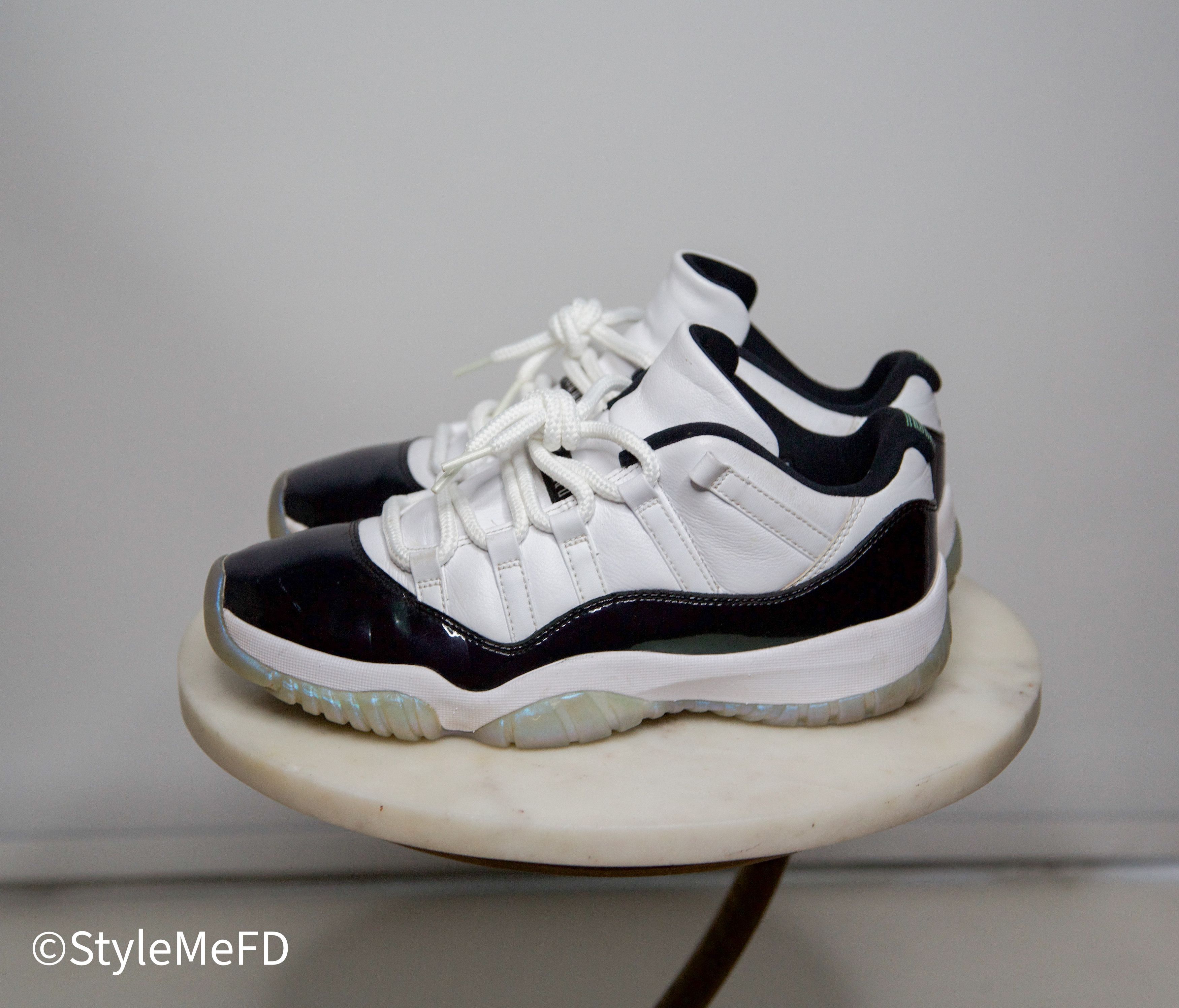 Jordan Brand NIKE AIR JORDAN 11 LOW IN "EMERALD IRIDESCENT" Size US 9 / EU 42 - 1 Thumbnail