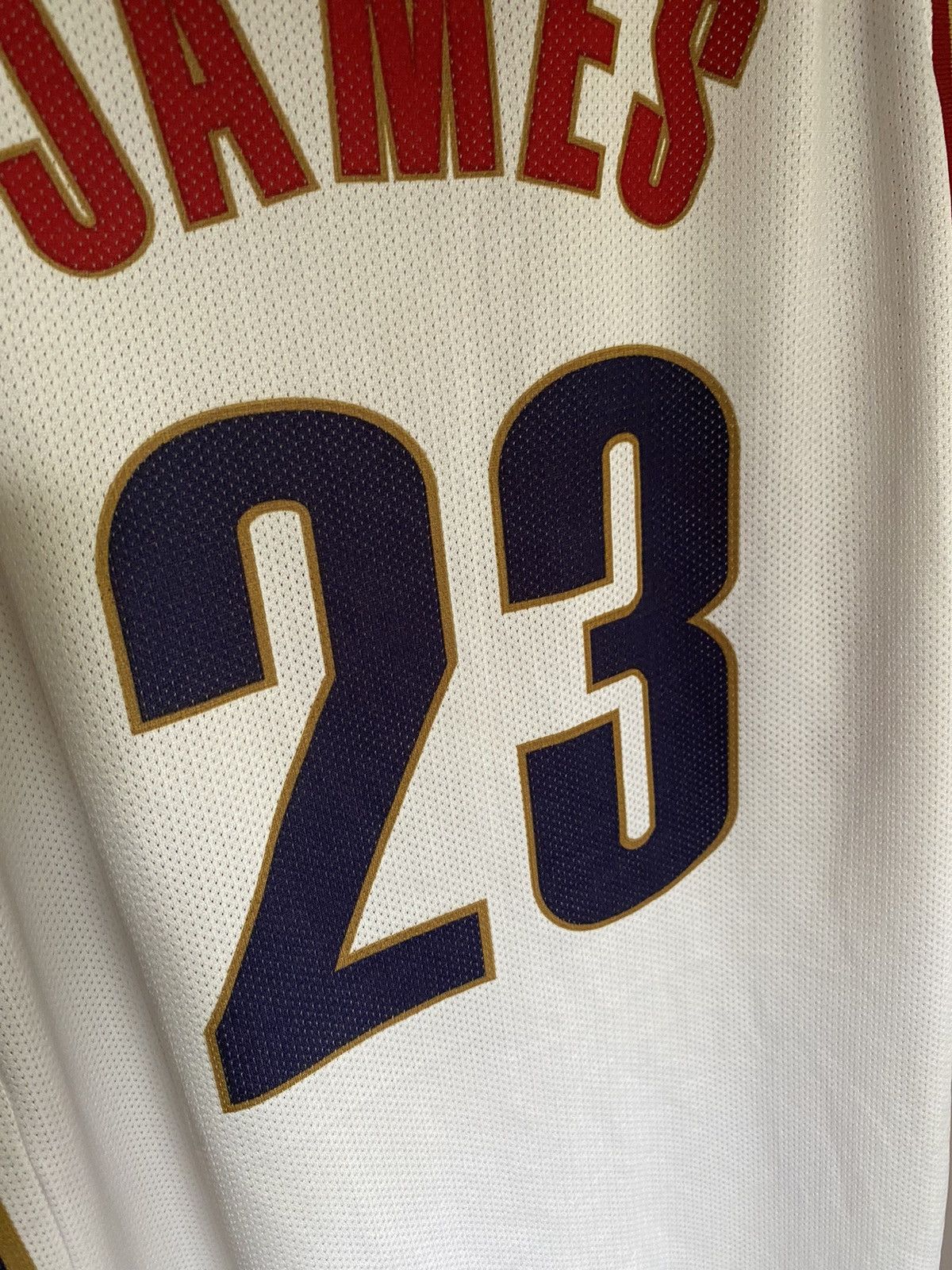 Champion × NBA × Vintage LeBron James Cleveland Cavaliers Jersey 23 Champion NBA Cavs Size US XL / EU 56 / 4 - 2 Thumbnail