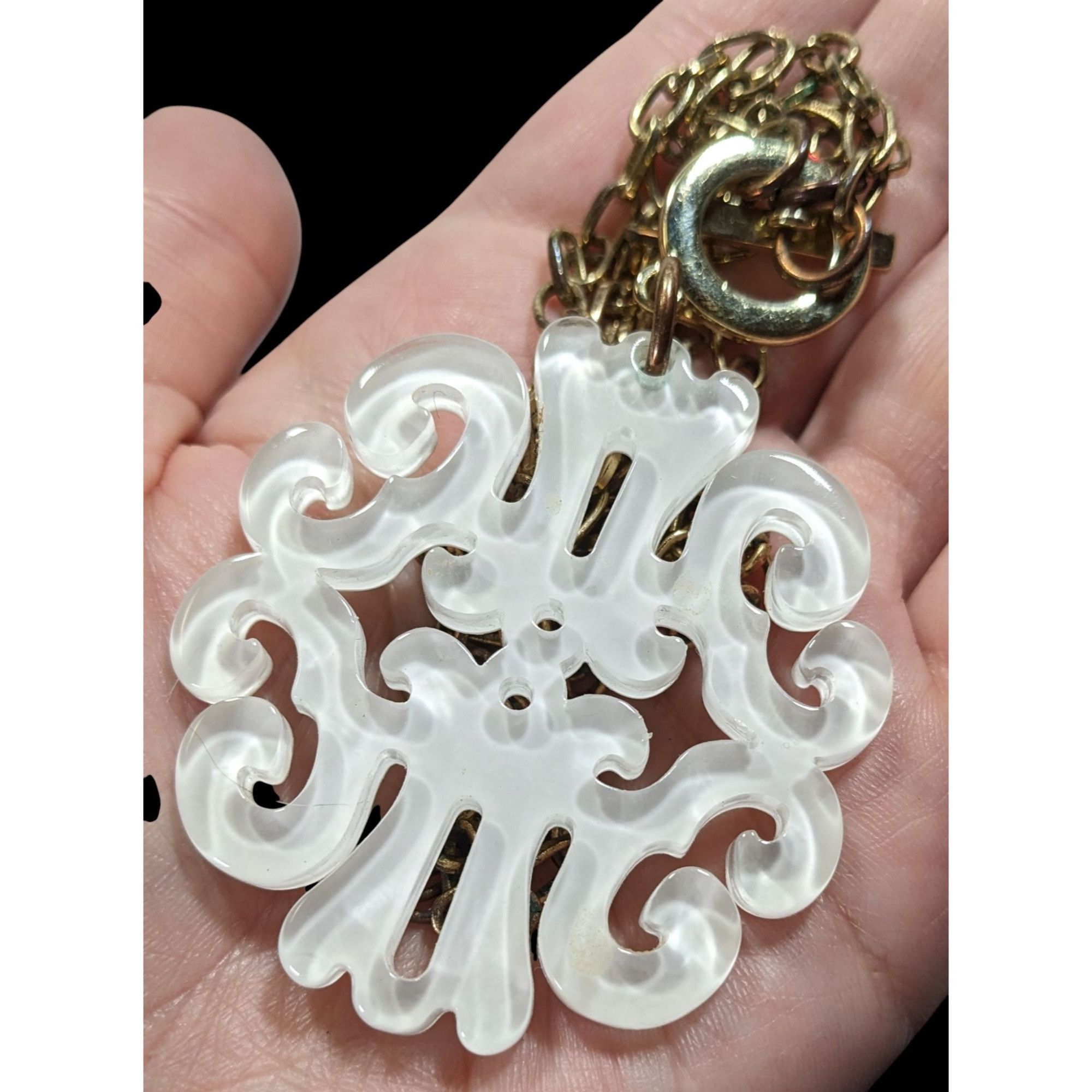 Other Zenzii White Vintage Style Pendant On Gold Tone Chain Size ONE SIZE - 3 Thumbnail
