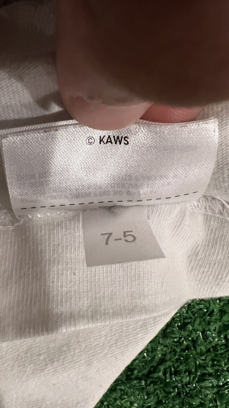 Kaws × Uniqlo KAWS x Uniqlo Gone Tee Size US M / EU 48-50 / 2 - 7 Thumbnail