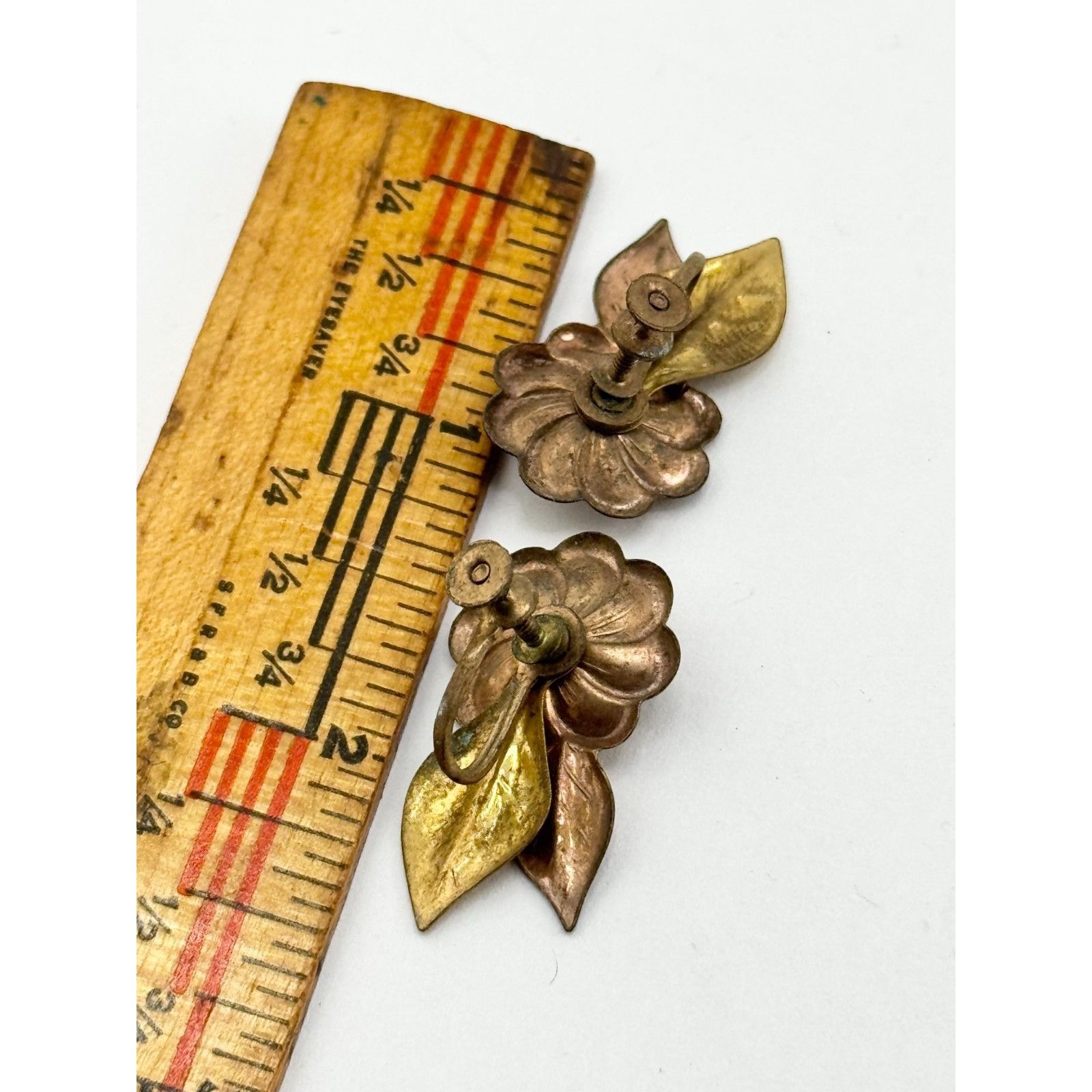 Vintage Vintage blue glass flower screw back earrings Size ONE SIZE - 4 Thumbnail