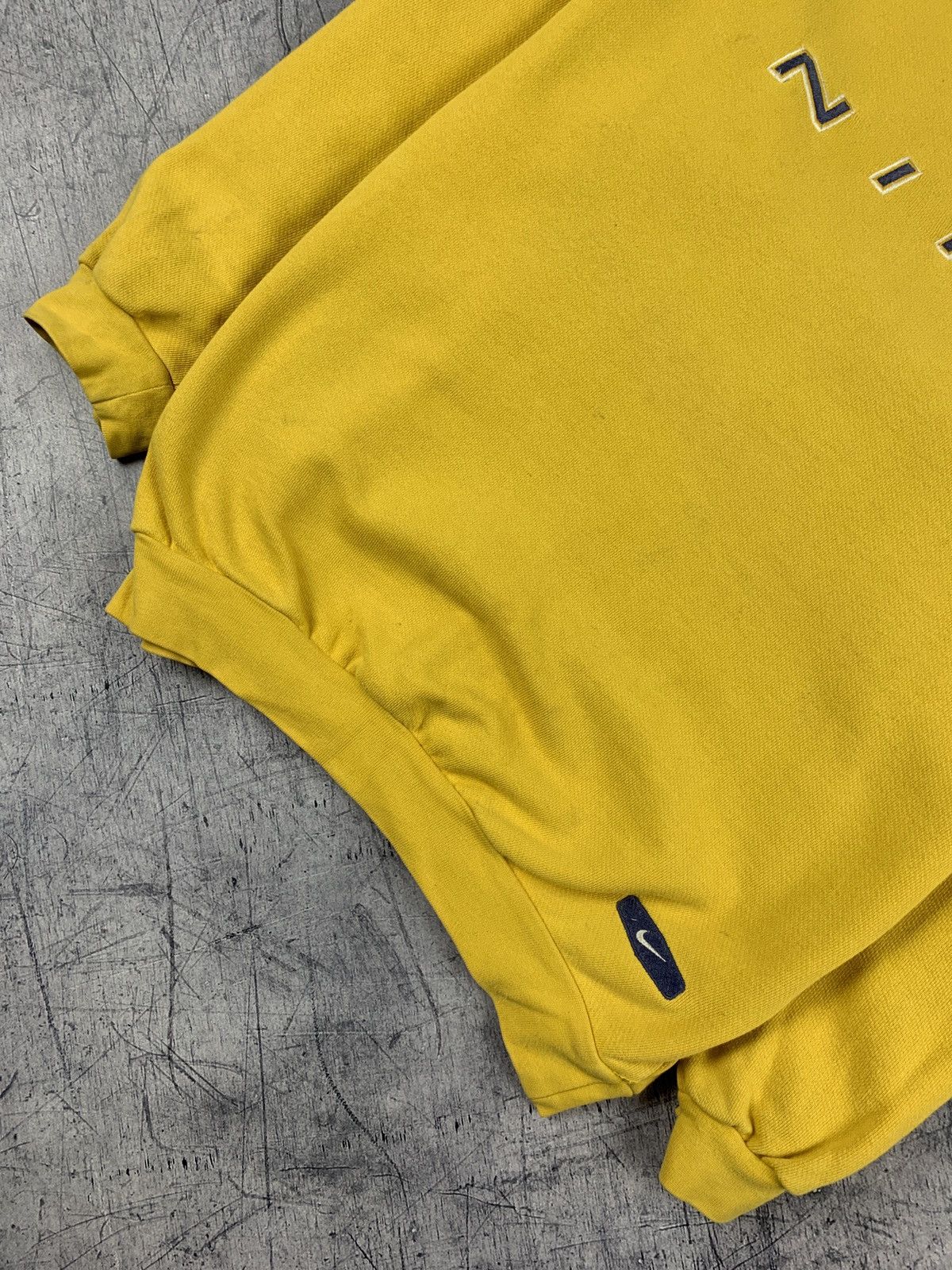 Nike Vintage Nike Sweatshirt Crewneck Embroidered Logo Trashed Size XXS / US 00 / IT 34 - 3 Thumbnail