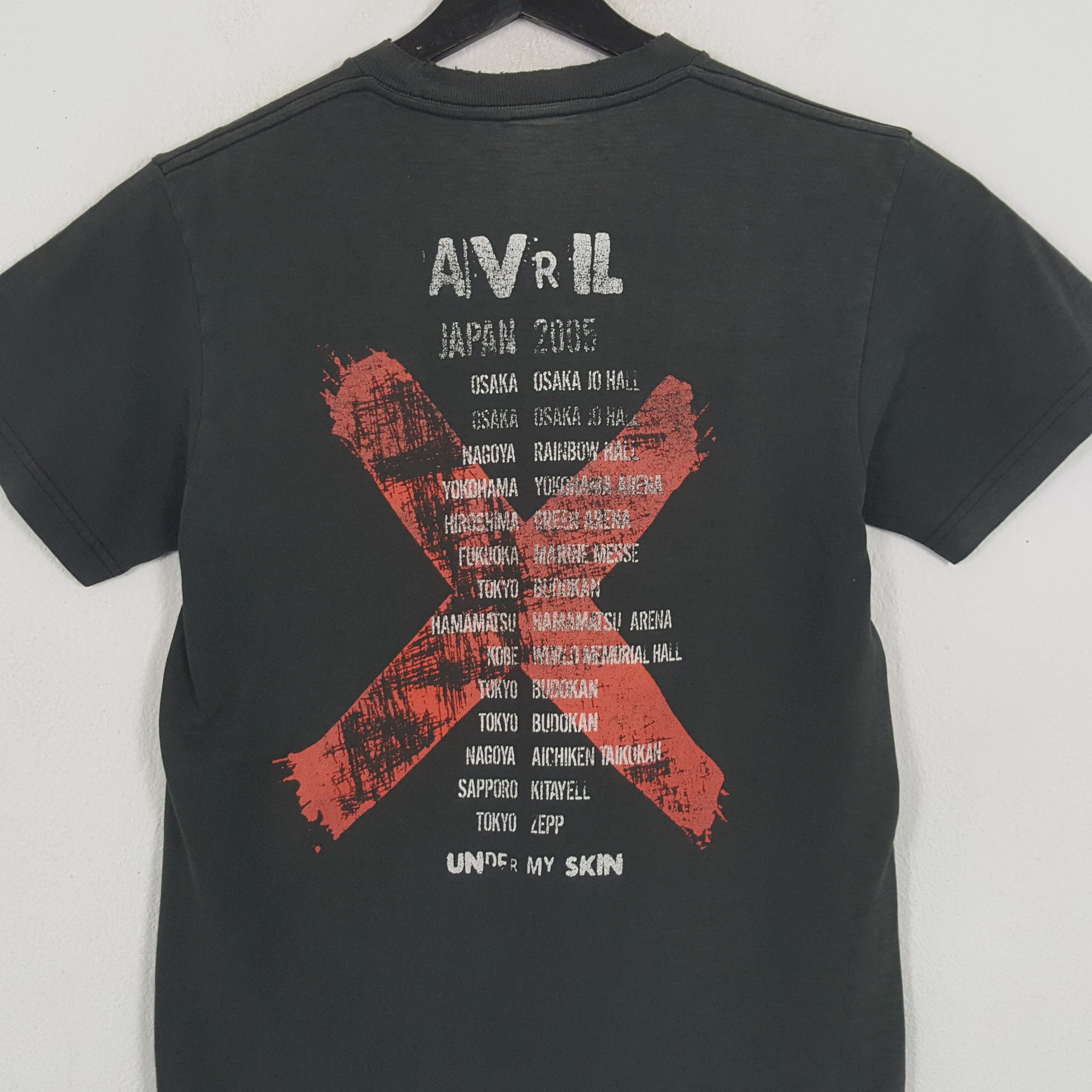 Band Tees × Vintage AVRIL Lavigne Rock Singer Music Tour Japan 2005 Tshirt Size US S / EU 44-46 / 1 - 4 Thumbnail
