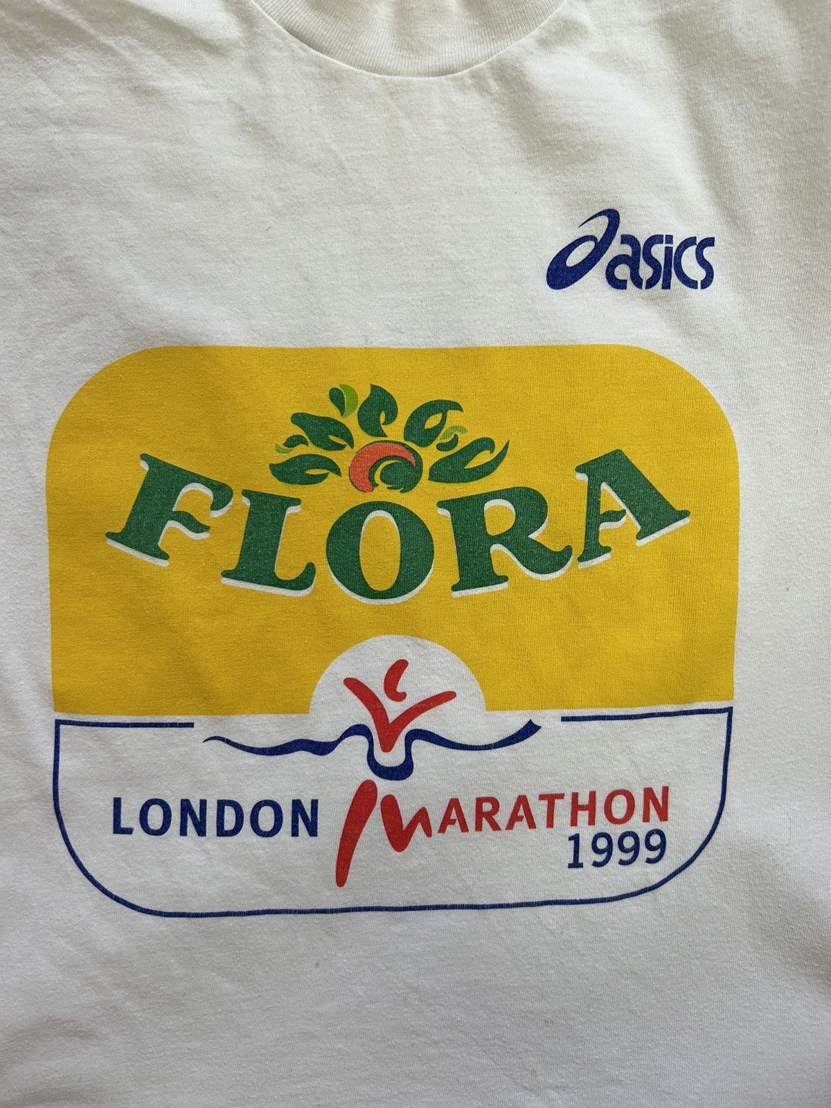 Asics × Japanese Brand × Vintage Vintage 90s 1999 ASICS The Flora London Marathon T-Shirt Size US S / EU 44-46 / 1 - 20 Thumbnail