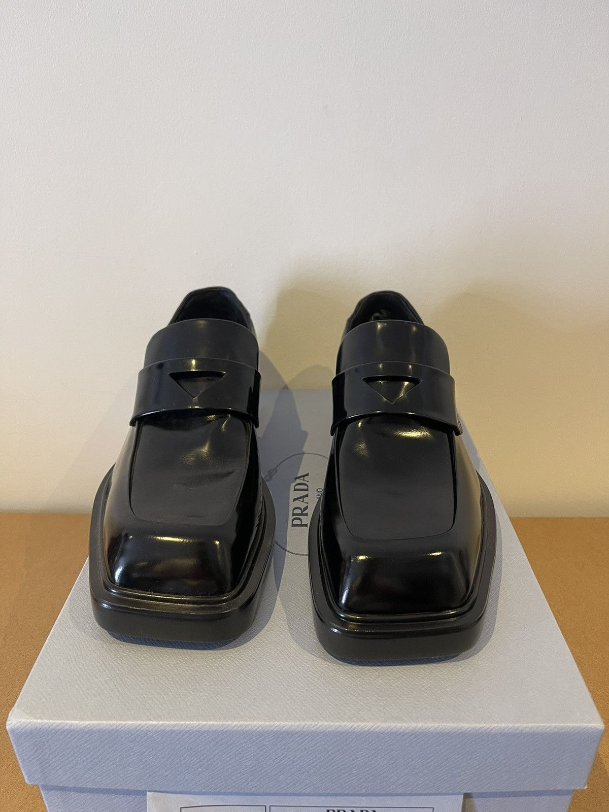 Prada Prada Triangle Patch Loafers size eu 39 Size US 9 / IT 39 - 2 Thumbnail