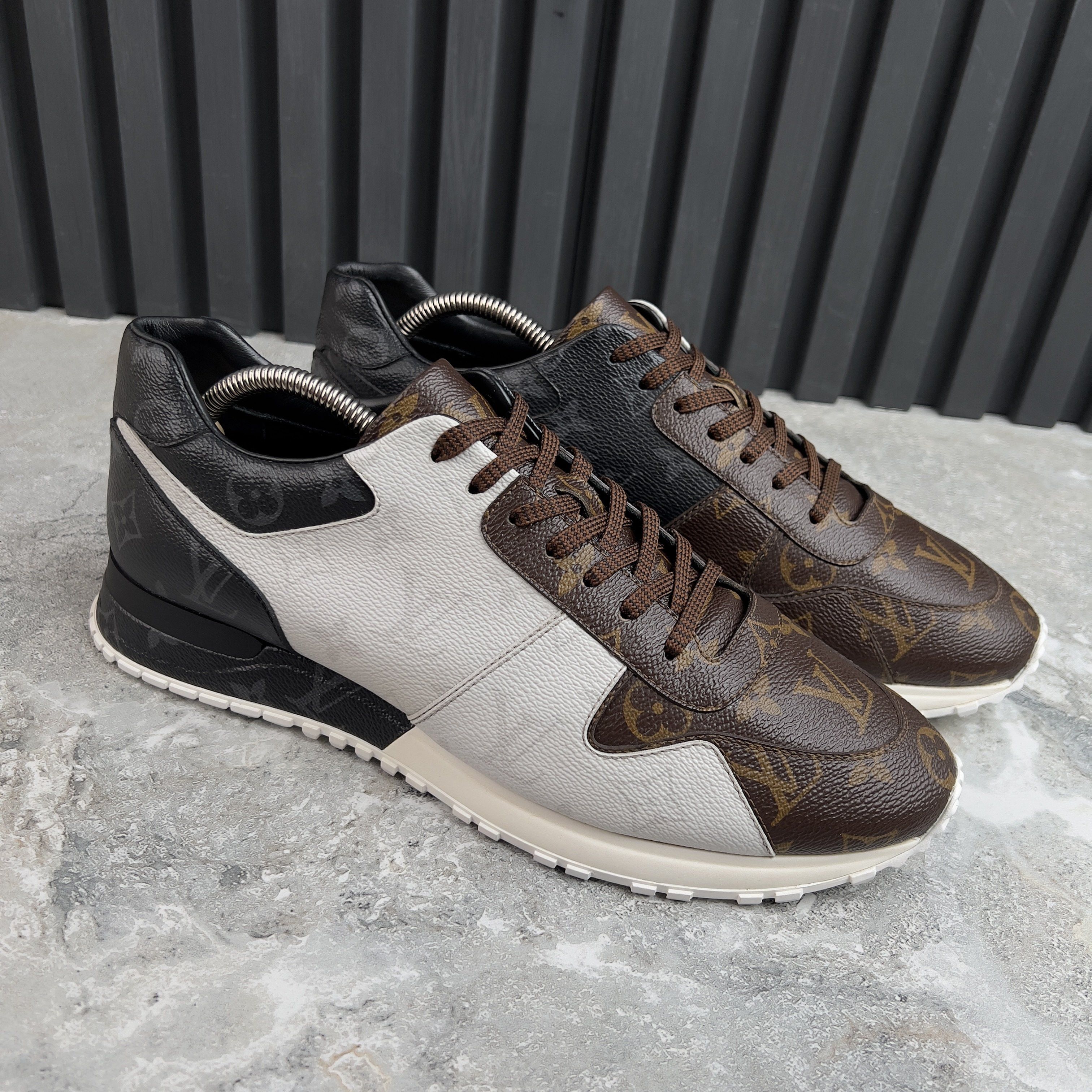 Louis Vuitton Run Away Sneakers Tri-Color Monogram Canvas Size US 8.5 / EU 41-42 - 4 Thumbnail