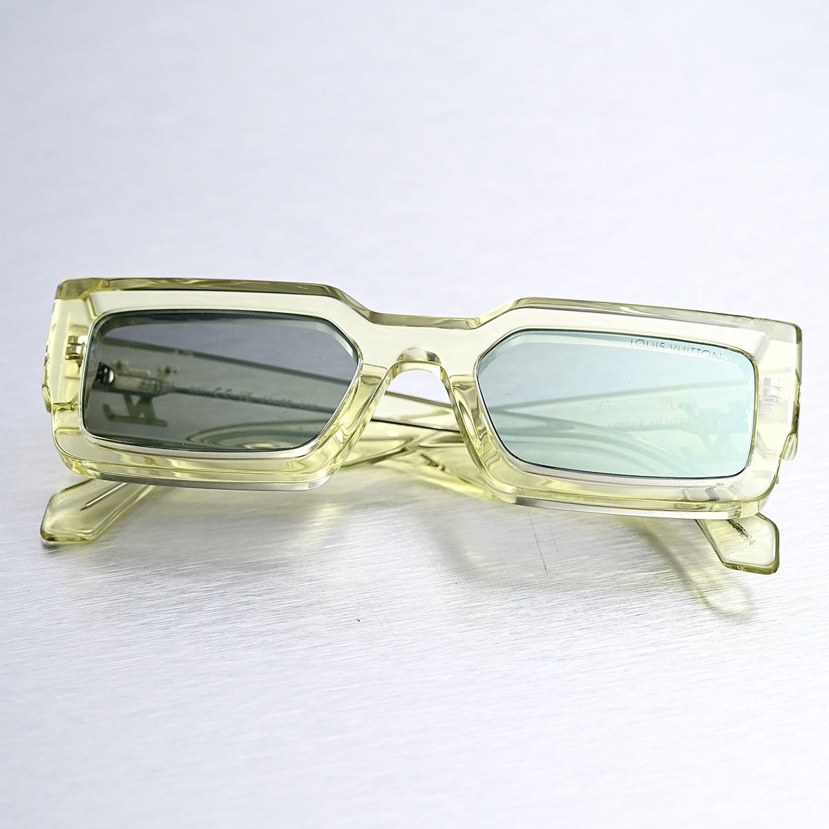 Louis Vuitton LOUIS VUITTON CRYSTAL YELLOW SUNGLASSES Size ONE SIZE - 8 Thumbnail