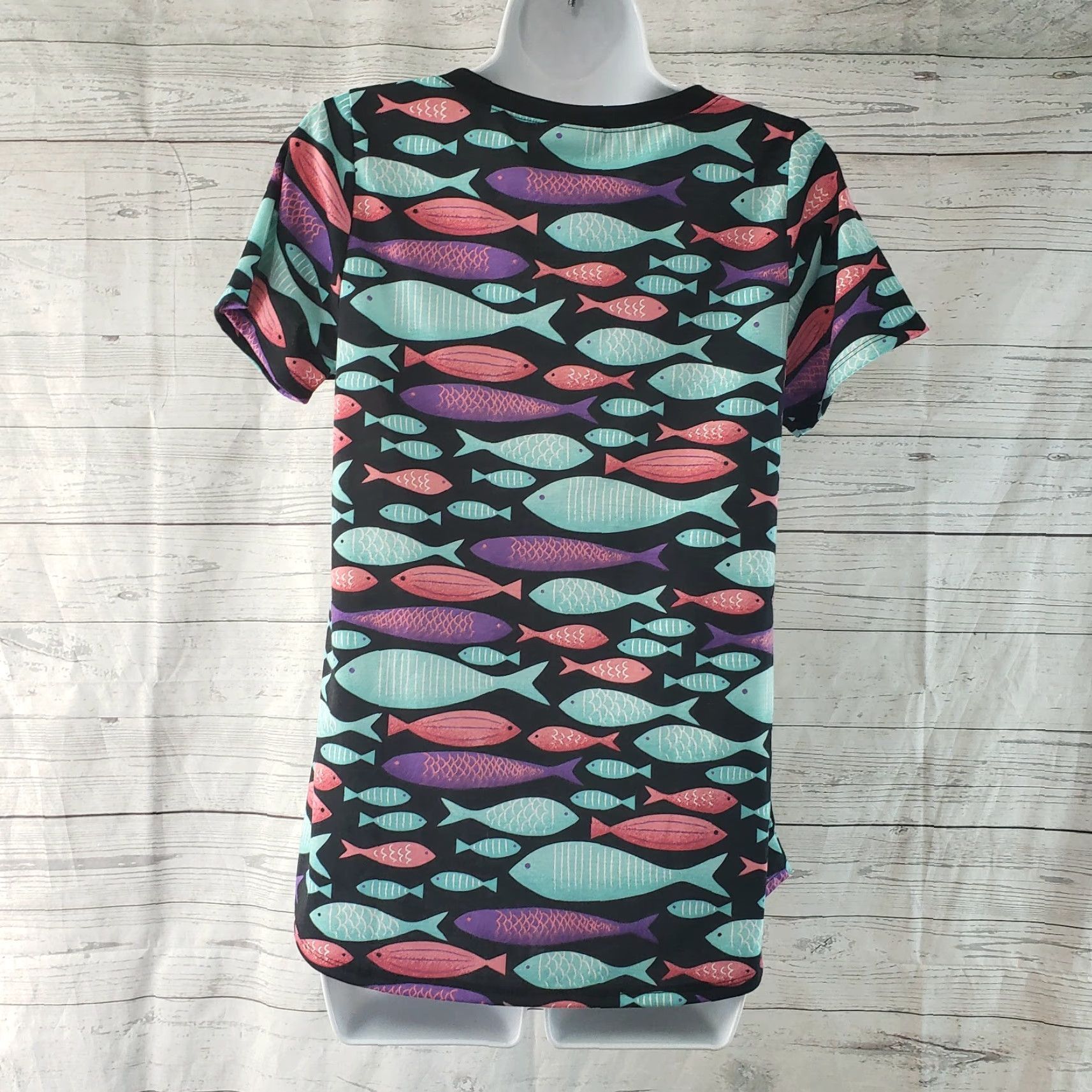 Vintage VINTAGE LuLaRoe Womens Christy Tee XS Black Teal Fish Print Short Sleeve V-Neck Size 26" / US 2 / IT 38 - 4 Thumbnail