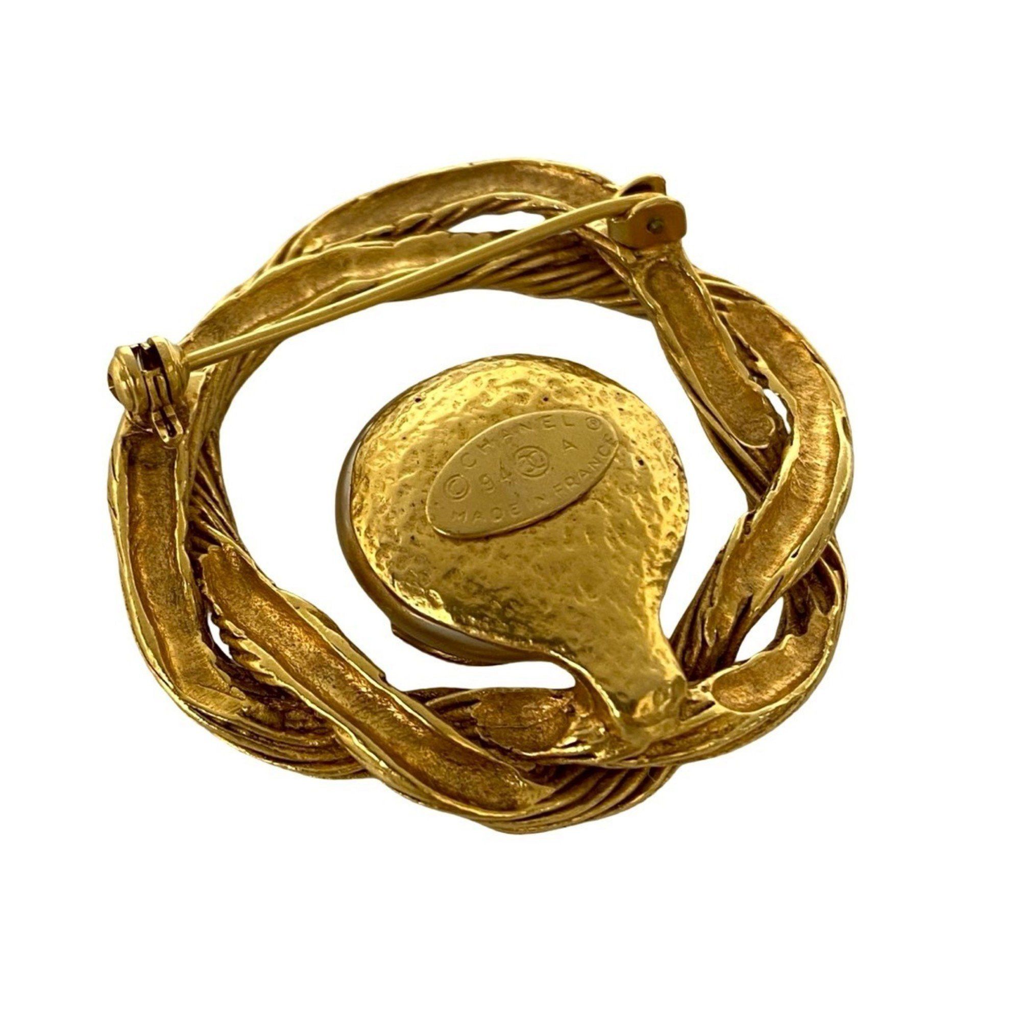 Chanel CHANEL Coco Mark Motif GP Faux Pearl Brooch Corsage Gold 3302k Size ONE SIZE - 1 Thumbnail