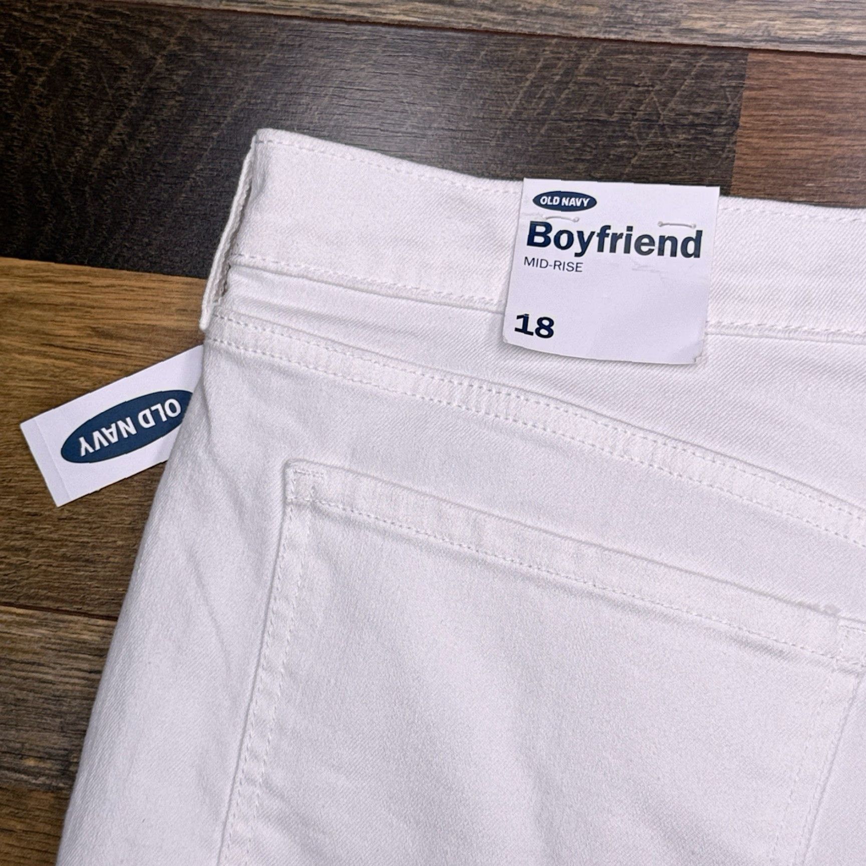 Old Navy Old Navy Womens 18 White Mid Rise Stretch Cut-Off Shorts Shirt? Size 40" / US 18 - 7 Thumbnail