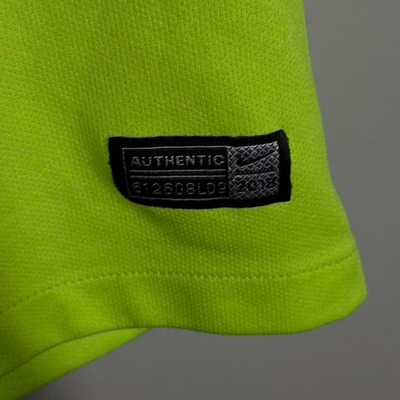 Nike Nike barcelona 2017-18 yellow third jersey kit size small Size US M / EU 48-50 / 2 - 6 Thumbnail